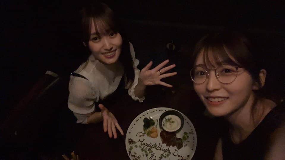 のインスタグラム：「ご飯行ったらサプライズしてくれた🎂🫢 積もる話が尽きませんでした＾＾ ゆっかーありがとう🐎💫」