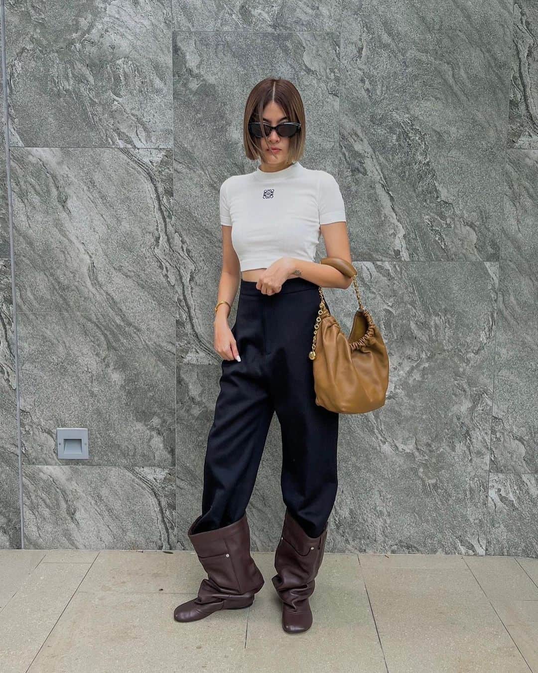 マギー・ラースリー・バーレンシエガーのインスタグラム：「🐴🐴🥖🥐  #LOEWE #LOEWEsqueeze」