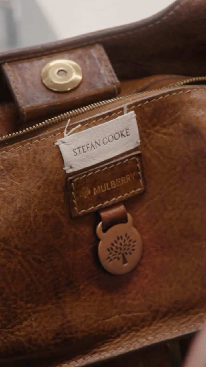 マルベリーのインスタグラム：「Dropping tomorrow: our exclusive new creative collaboration.  #MulberryxStefanCooke」