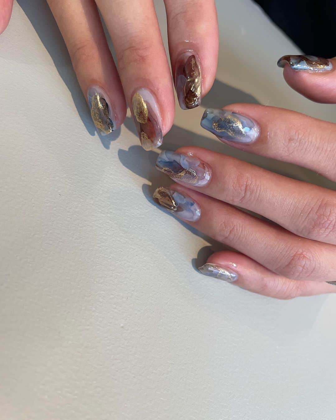 のインスタグラム：「nuance nail 💅🩶🩶🩶 @canvas.___.yuka  @nailsalon_canvas   いつもありがとう🩶  #ネイルデザイン #ニュアンスネイル #ネイル #nail」