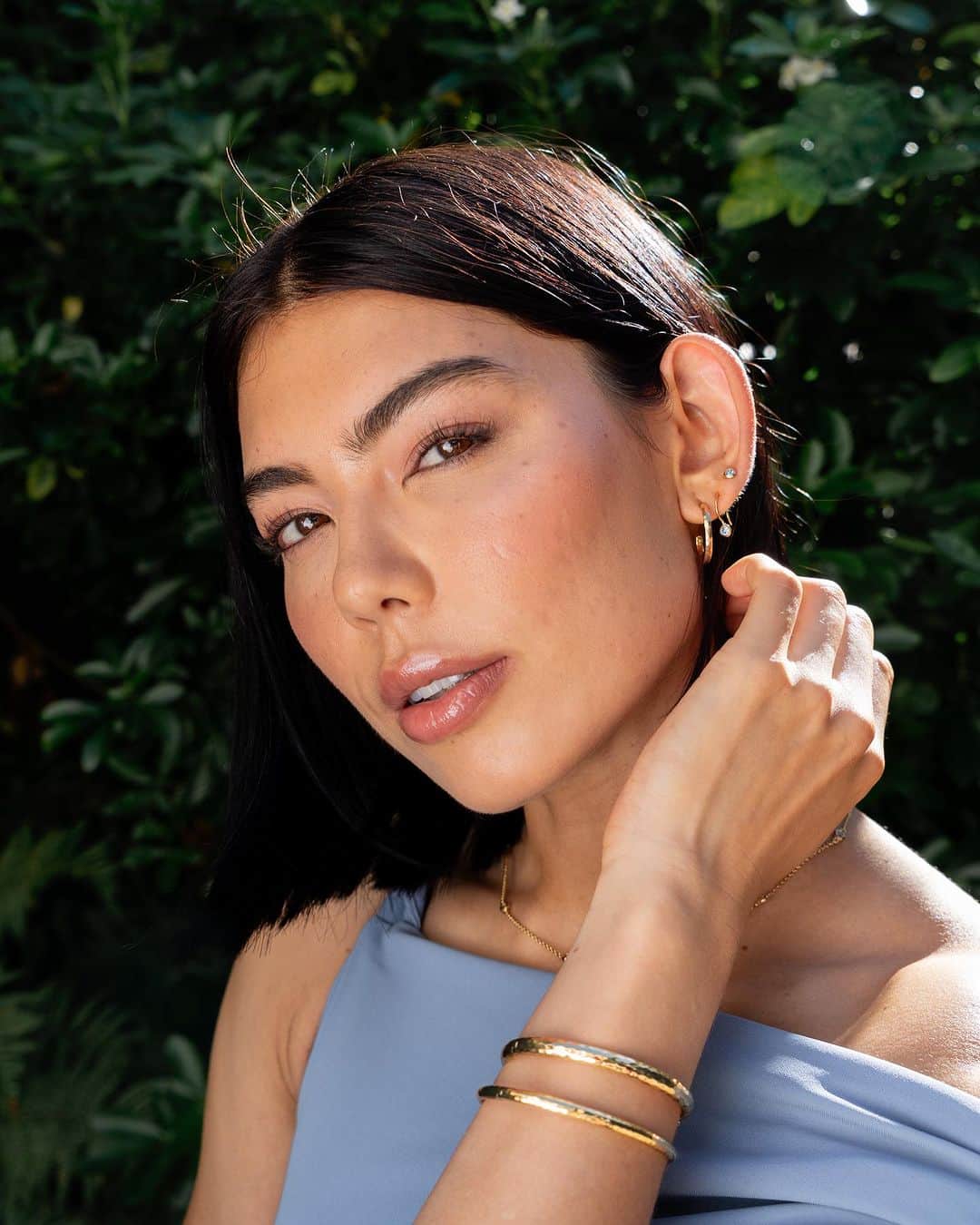 ダウアー&ホールのインスタグラム：「Perfect your end of summer styling with these signature gold vermeil pieces💫」