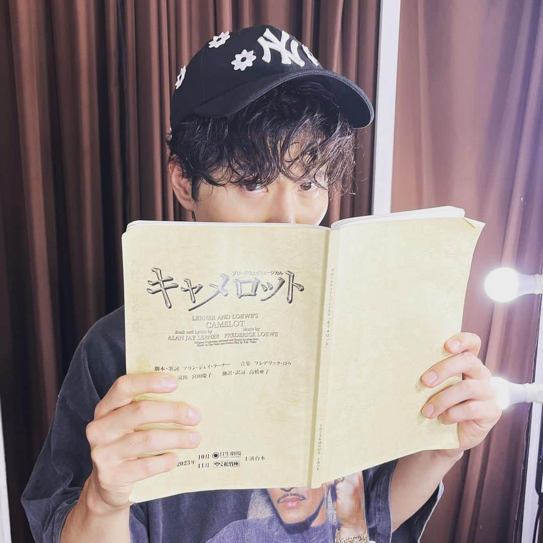 入野自由さんのインスタグラム写真 - (入野自由Instagram)「#撮影中 #キャメロット #ではありません  キャメロット絶賛稽古中!!!!! 劇場でお待ちしています。  #kiramune #質問受付中 #liveチケット受付中」9月14日 18時04分 - uuu_red