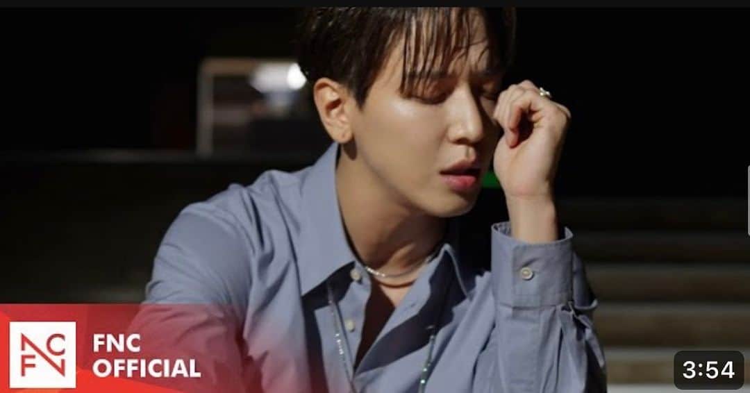 チョン・ヨンファのインスタグラム：「6년만에 나온 신곡 #너의도시 많이 들어주세요❤️」