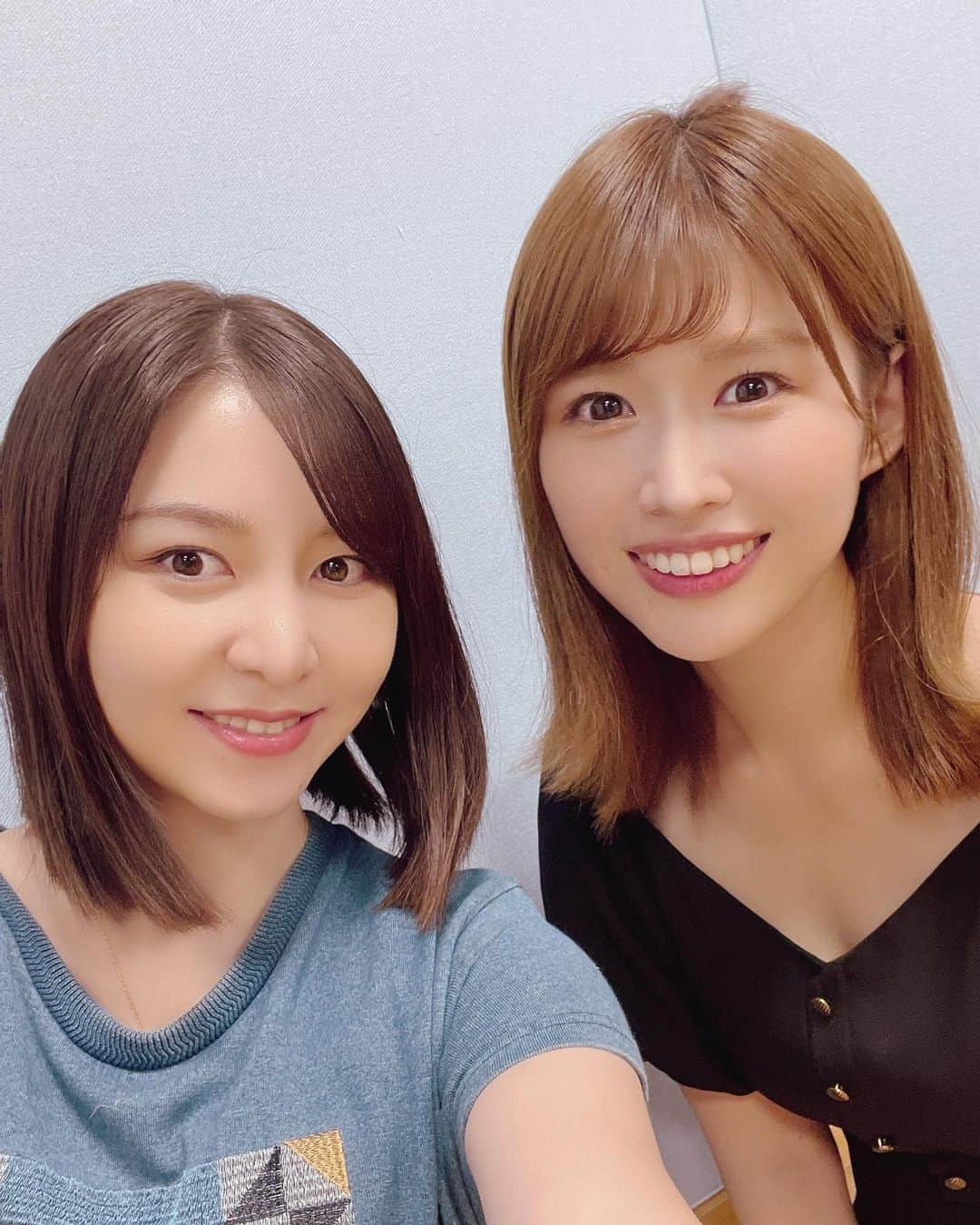 岩田華怜のインスタグラム：「同じ仙台出身で、元AKB48の後輩である、佐藤朱ちゃん😊 後輩と言っても、年齢も私の方が下だし、大学では朱ちゃんの方が先輩です😂(学部は違いますが)  だからなんだか変な感じ。 なので、朱ちゃんが私にタメ口を使ってくれるまでの過程を見守るラジオ番組とか、定期的に、どうでしょう？！ 仙台の偉い方、どうでしょう！？笑笑  #akb48 #チーム8 #佐藤朱 #岩田華怜 #仙台 #仙台市 #tbc #宮城県 #アイドル #ラジオ #ラジオ番組」