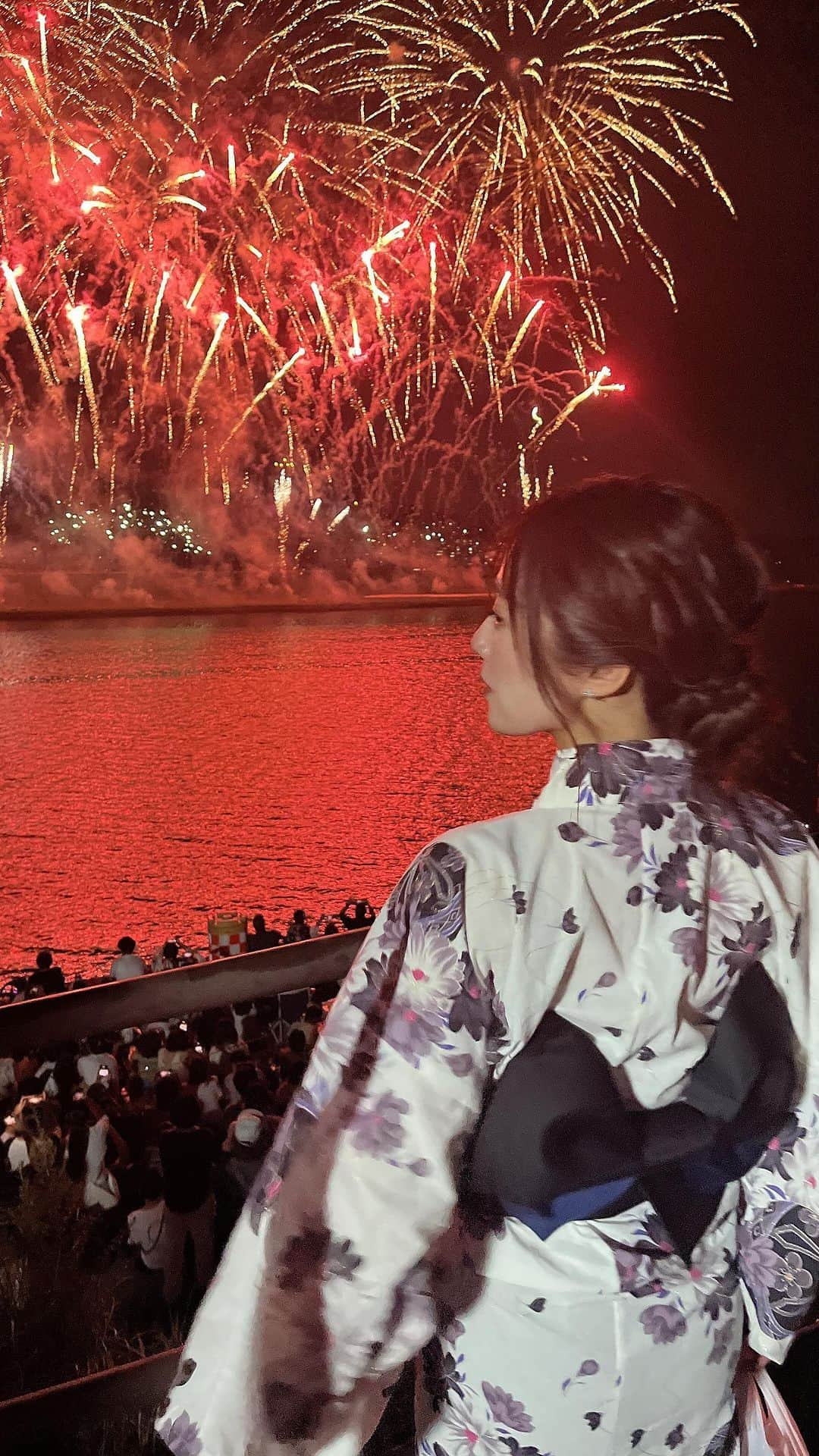 悠華のインスタグラム：「夏の思い出💕 筑後川の花火は何年ぶりだろう😆 久しぶりに浴衣も着てみたよ😊」