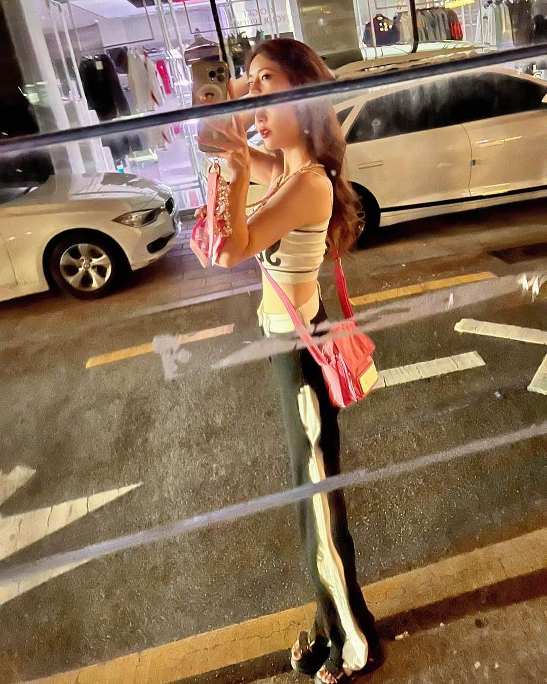橘寿梨愛のインスタグラム：「apgujeongとーっても楽しかった🫶 seoul city was very exciting!! i wanna go again;-)) ピザとおでんタンおいしかった😋🍕🍢 ありちゃんお洋服貸してくれてありがと〜🫶 . . #apgujeong #압구정 #狎鴎亭 #ソウル特別市 #江南区」
