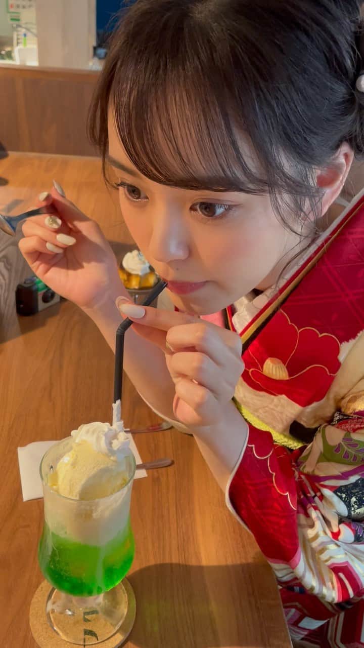 大塚萌香のインスタグラム：「iPhoneカメラだよ🫶🏻  褒めて＾＾  #えどしるふ #振袖 #振袖ヘア #japanesestyle」