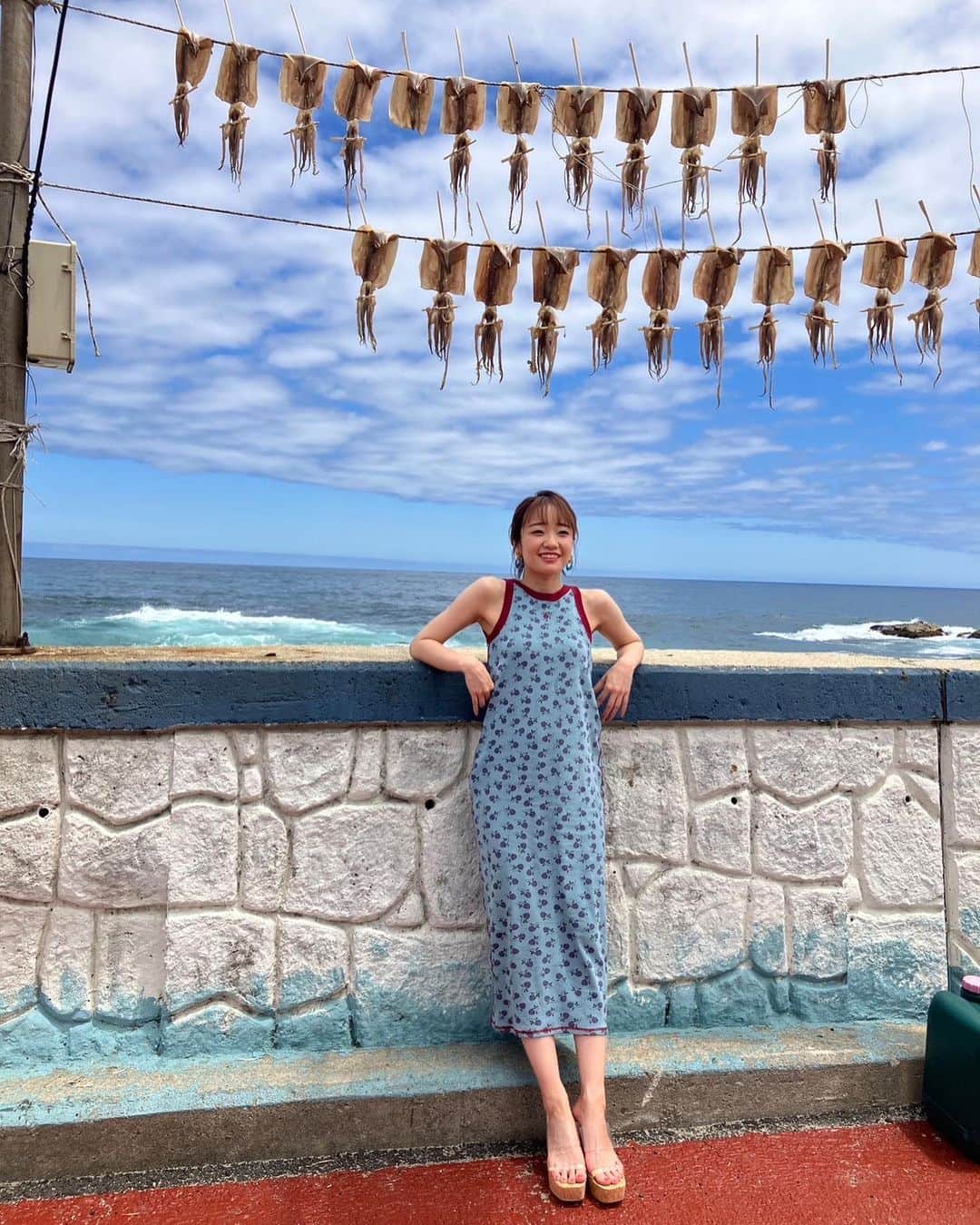 大橋彩香のインスタグラム：「オフショット📸  #あやからしさ全開   昨日配信ご覧いただいた皆様ありがとうございました🥳  大橋彩香1st写真集「らしさ」発売中✨  発売を記念してお渡し会が開催されます！10月1日（日）に開催される大阪の抽選申し込みが9月21日(木)23:59までとなっております！ お忘れなく！(スタッフ)  #大橋彩香」