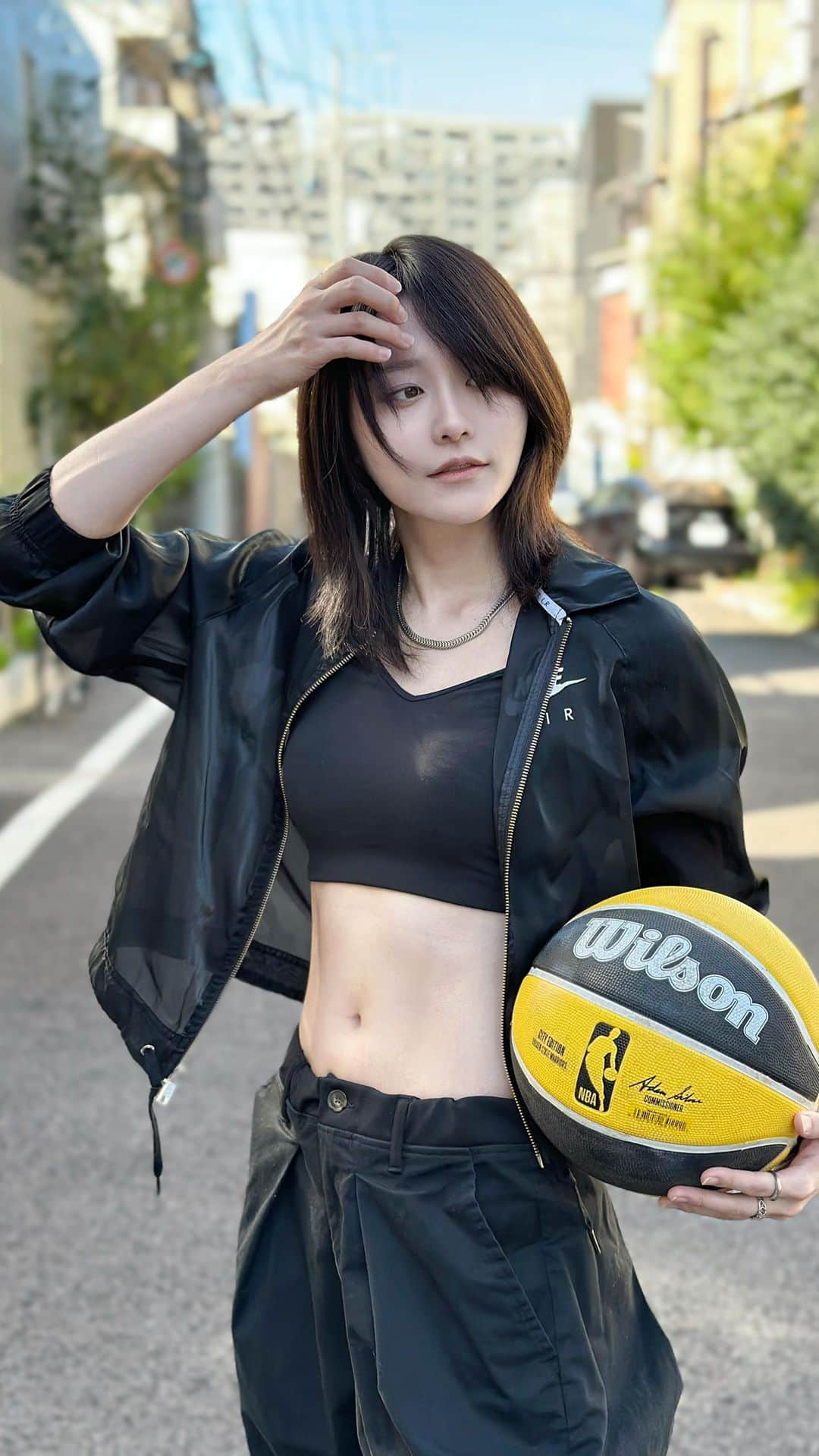 彩雪のインスタグラム：「バスケ行った日⛹️‍♀️  最近自分の中で腹筋鍛えるブームで筋トレ頑張ってるからまた腹筋いい感じになったら経過載せる🔥」