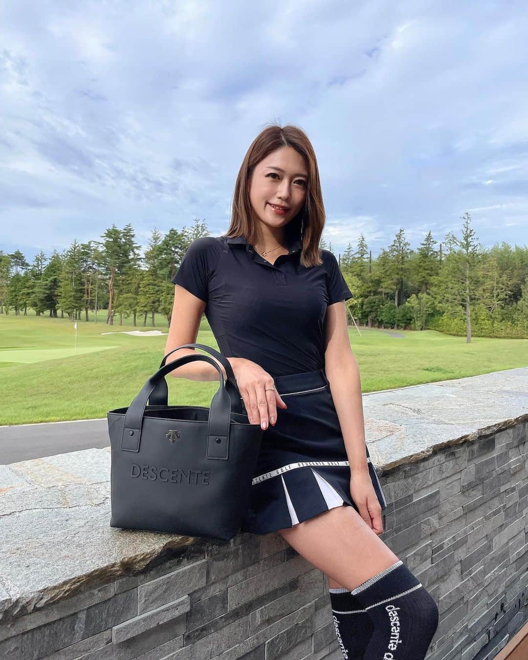 ISHIIYUKIKOさんのインスタグラム写真 - (ISHIIYUKIKOInstagram)「ブラックかっこいい🖤 @descentegolf.jp @descentegolf_fans   カートバッグのマットな感じめっちゃタイプ😍 男女問わず使えるデザインだね😎  #ゴルフ #ゴルフ女子 #golf #golfgirls  #골프 #골프스타그램  #高尔夫 #golfswing  #韓国スタイル #ゴルフウェア #ゴルフコーデ #デサントゴルフ」9月14日 18時27分 - ishii_yukiko