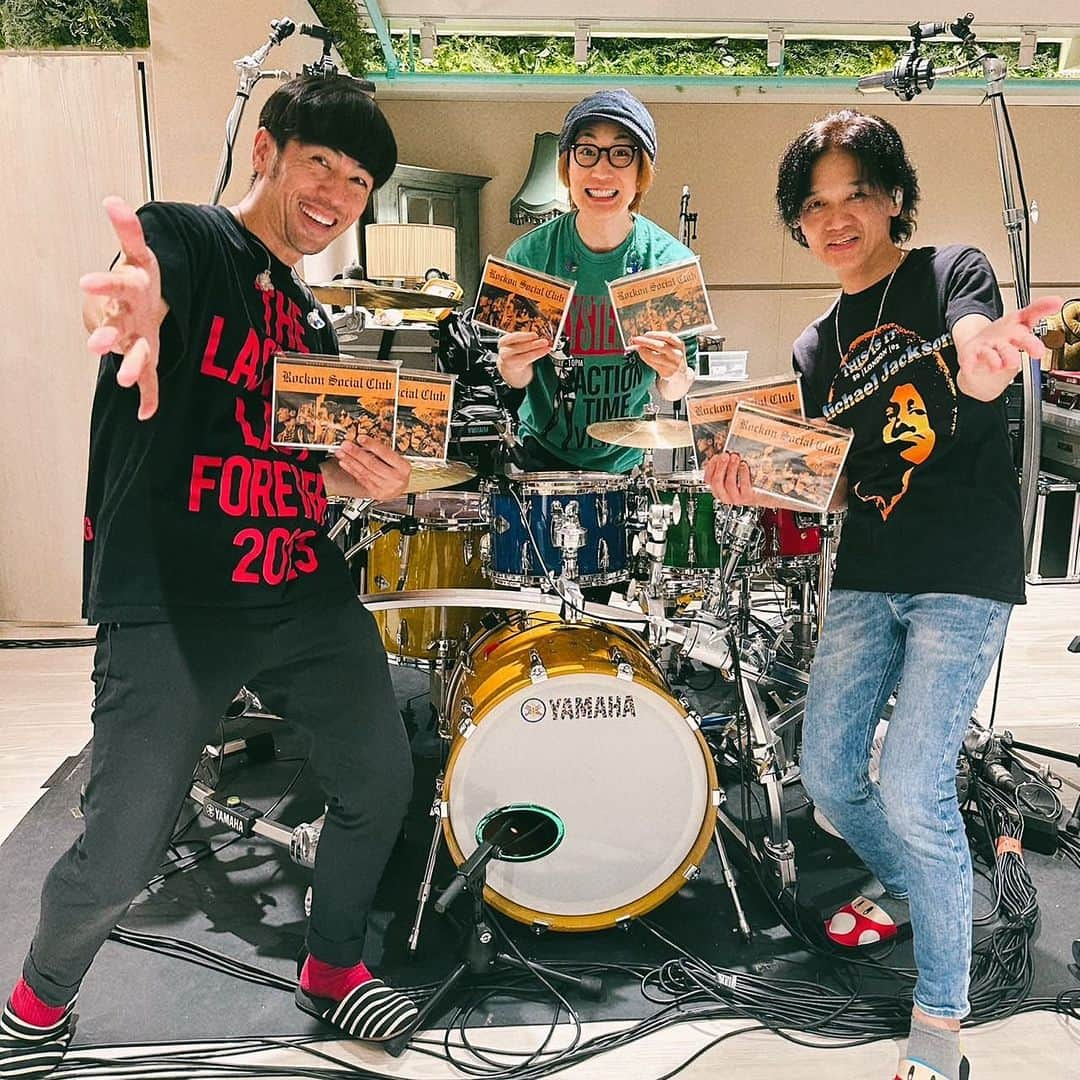 成田昭次のインスタグラム：「追加公演🎸  成田商事リハーサルいい感じです！ リハのたびに曲が増えていくので、本番はアレもコレも聴けちゃうLIVEになりそうですよ👍✨ Tokyo Records Presents BREAK UP SHOW 2023 Supported by KURE追加公演&配信が決定！ 【追加公演】 10月4日（水）東京・豊洲PIT 開場17:00／開演18:00 リモート会議(配信)の詳細はもう少しお待ちください  そして 東大寺で開催されるイベントにスペシャルゲストとして成田商事が出演します！  東大寺開山良弁僧正1250年御遠忌慶讃 MISIA PEACEFUL PARK Dialogue for Inclusion 2023 10月7日（土） 開場18:00 / 開演19:00 10月8日（日） 開場18:00 / 開演19:00 会場：東大寺 大仏殿前庭 野外特設会場 出演者：MISIA スペシャルゲスト：ENDRECHERI、元ちとせ、UA お楽しみに！  先日、『山下達郎 PERFORMANCE 2023』にて初めてLIVEで泣くという体験をしました シンプルに心に響く演奏と歌声… 9月から新たに踏み出す最初に観たのが山下達郎さんのLIVEで良かったです  成田昭次、改めてギタリストとして、ボーカリストとして頑張って行こうと思います！ 成田商事、RockonSociaClubと共に宜しくお願いします！  #RockonSociaClub #Blu-ray&DVD #9/15発売 #いよいよ明日！」