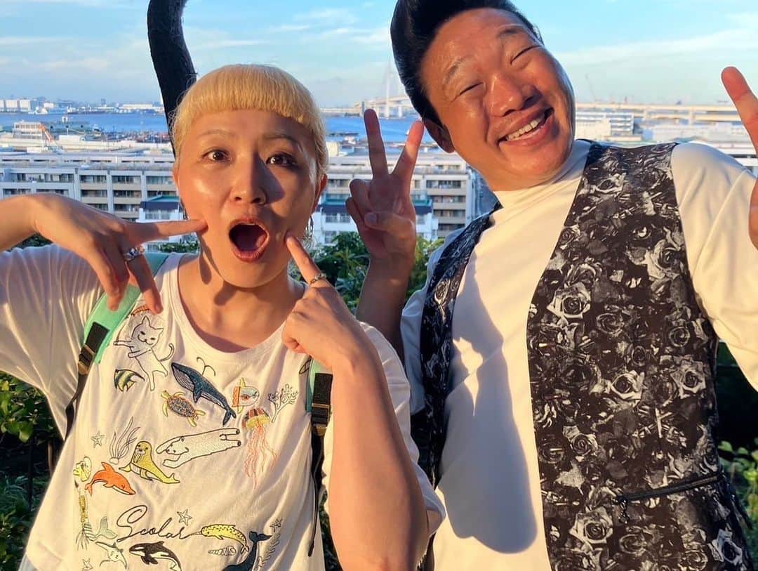 みやぞんのインスタグラム：「丸山さんとロケ最高に楽しかった😆👍  番組お楽しみに☺️  #かりちゃん #親友 #仕事感なく #ロケ横浜」