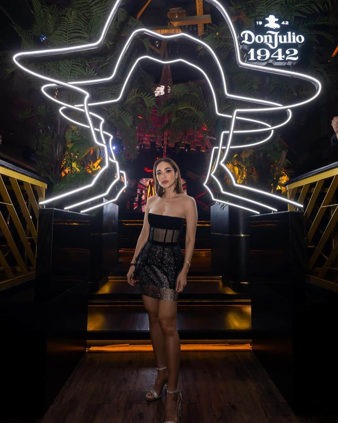 Laila Boonyasakさんのインスタグラム写真 - (Laila BoonyasakInstagram)「🥳🥂💣 #donjulio #dj1942」9月14日 18時39分 - chermarn