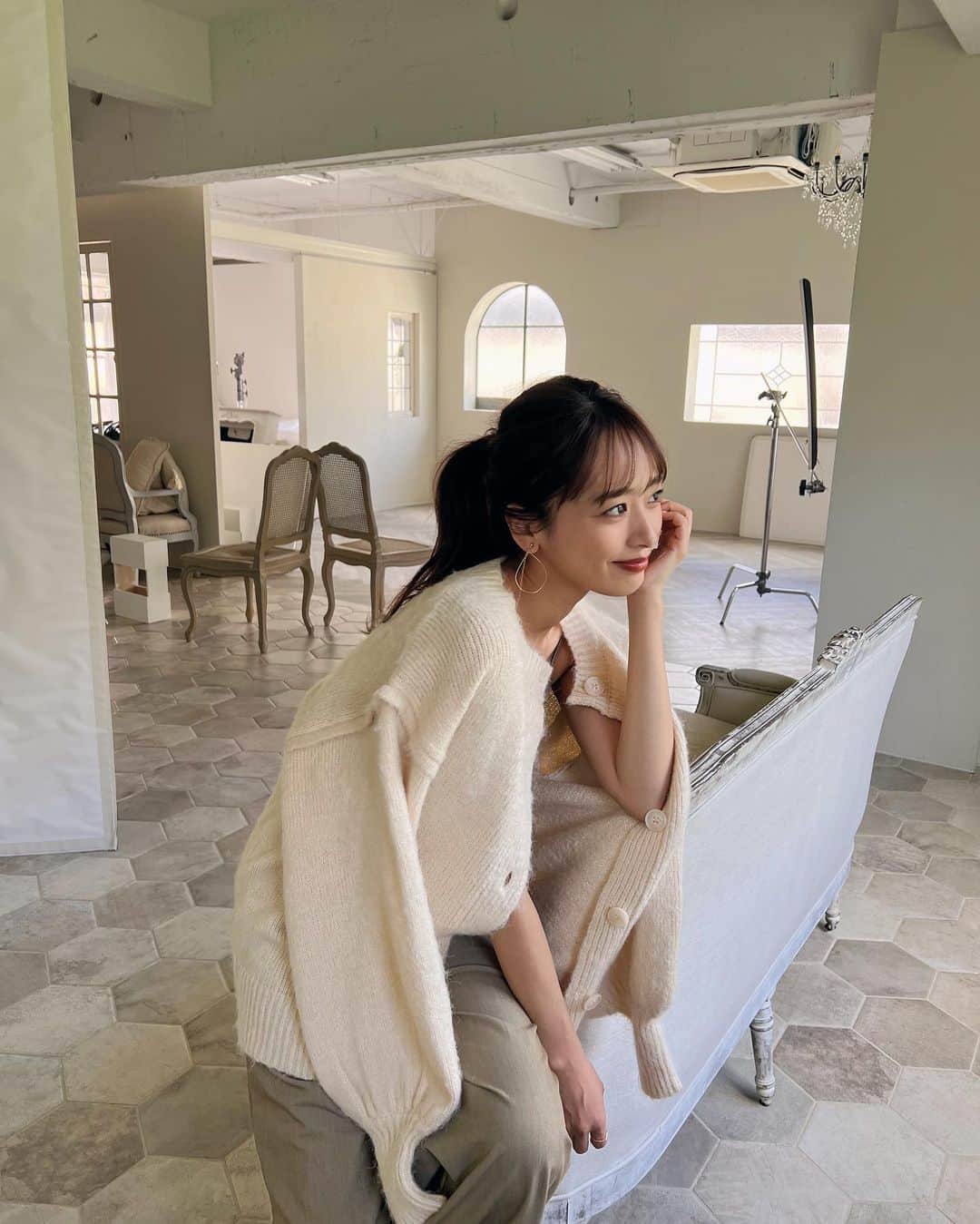 近藤千尋さんのインスタグラム写真 - (近藤千尋Instagram)「今日もおつかれさまでした🩵 久々の鼻水🤧さんなので 今日は早く寝ます💕😪 娘たちの優しさが沁みる…😢 水筒洗ってくれたり 私の隣にティッシュとゴミ箱設置してくれたり🤧  2人でお風呂溜めてくれたり いつも元気すぎる母ちゃんだから 鼻水出ただけですごい心配してくれる。笑🥺  みんなも季節の変わり目気を付けてね😷」9月14日 18時44分 - chipichan.1215