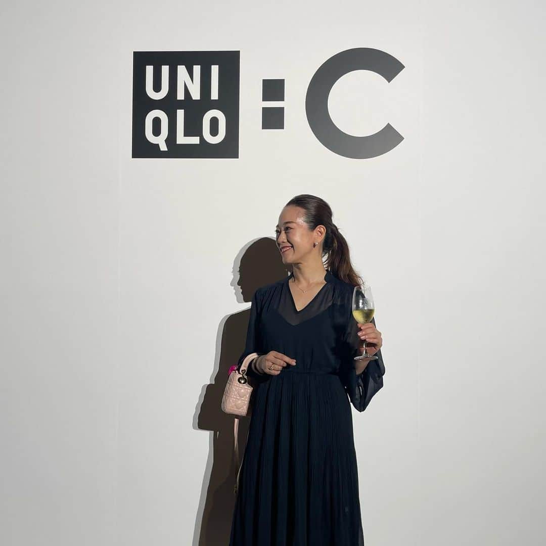 沢瀉美緒さんのインスタグラム写真 - (沢瀉美緒Instagram)「※ UNIQLO:C Launch party 🎉  Thank you for inviting me. . 明日から店頭に並ぶUNIQLO:C の ローンチパーティーにお招き頂きました😌 . デザイナーClare Waight Kellerの 頭文字から取った「UNIQLO : C」 「C」は、Curiosity,Conversation,City Clarity,Connectionの意も✨ . 前職の後輩ちゃんやお世話になった編集部さん モデルちゃん等に会えた🥰 . ちなみに、着用してるのもコレクションからの #シフォンプリーツワンピース を着用。 . 首周りのカッティングが綺麗で 顔周りが華やかに✨ . インナーがついてるのも⭕️ . . #uniqloc #ユニクロシー #uniqlo #ユニクロ」9月14日 18時47分 - mio_omodaka