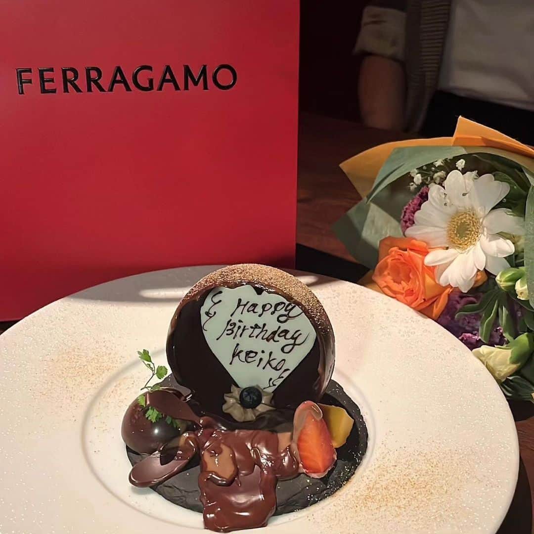 4meee!さんのインスタグラム写真 - (4meee!Instagram)「【保存必須❗️誕生日プレートでお祝いしよう🍰💕】  お誕生日やお祝いにかかせない バースデープレートを集めました🎂✨  #GYRE.Food（表参道） #TheBelcomo （青山） #Gentle Dining & Sushi Bar （表参道） #青山エリュシオンハウス　（青山） #TrattoriaCreatta　（大手町） #The lounge　（八王子）  -----photoby💌-----  @168._.skm @papi._.cafe @naaa__775 @otokoume.jp @_mogmogram___ @suzu._.gram @m.moe_0902  #東京カフェ #青山カフェ ⁡ #birthday #birthdayplate #バースデープレート #happybirthday #birthdaygirl #おめでとう #トラットリアクレアッタ #バースデーチョコボール#表参道ランチ #表参道グルメ #表参道ディナー #表参道テラス #東京グルメ #東京カフェ #東京ランチ #誕生日プレート #誕生日サプライズ #誕生日ケーキ」9月14日 18時52分 - 4meee_com