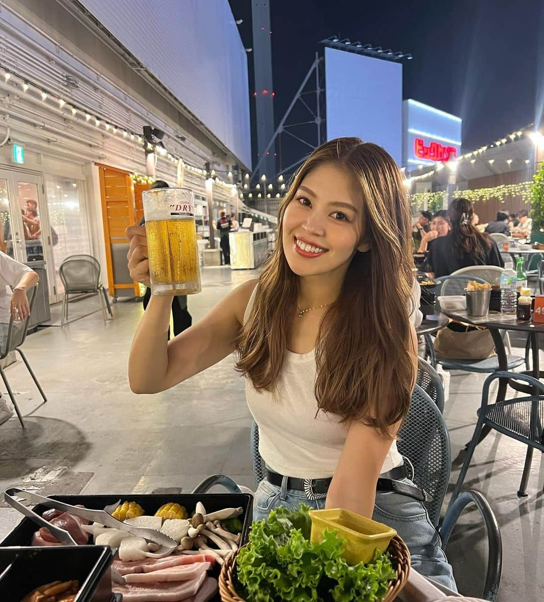 吉岡久美子のインスタグラム：「、 今年もリラと #池袋parco の 屋上のビアガーデンへ☺️🍺🩷  #池袋parcoビアガーデン は 韓国料理(サムギョプサル)とかが あってすき🍺❤️❤️ 、 、 、 #つぼみ大革命 #つぼみ #吉本 #よしもと #アイドル #idol #大阪 #東京 #神戸 #ライブ #instagood #いいね #フォローミー #ビアガーデン #ビアガーデン東京」