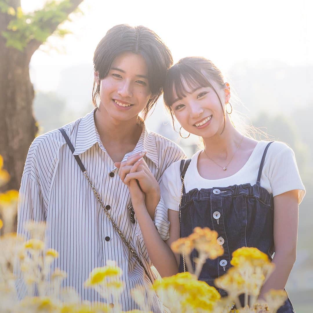 『恋する❤︎週末ホームステイ』公式のインスタグラム：「7話オフショットをお届け📸  最後のオレンジタイム🌇 恋の三角関係はヒートアップ。  ---------------------✈︎ #恋する週末ホームステイ 2023夏&LASTTEEN3 最終回は9/19(火)よる10時放送！ 最新話まで全話無料配信中🌻 ----------------------✈︎  ＜ピュア恋見届け人＞ ゆいP　@okazu_club 工藤大輝　@da_ice_taiki  ＜恋ステ公式お兄ちゃん＞ レインボー池田　@ikenao0919  ＜男子＞ 青山涼太 (りょうた)▷ @slyky6 七戸緑彬 (ろびん)▷ @robin_dream__ 関口卓巳 (たくみ)▷ @ucfyilxx 中澤佑真 (ゆうま)▷ @nakazawa_yuma 安井天汰 (てんた)▷ @tenta_0902  ＜女子＞ 木場苺花 ( いちか ) ▷ @momoichigo19 高橋心 (こころ)▷ @coco___223  音々 (ねね)▷ @nnne_r6 吉田璃夢 (りむ)▷ @_lilium08  ----------------------✈︎ #恋ステ #ABEMA #アベマ #ヤングスキニー #君の街まで #ENHYPEN #BLOSSOM # #EN_YOU_BLOSSOM #えなぴ #むくえな #恋愛番組 #恋愛 #恋愛あるある #jkブランド #イケメン」