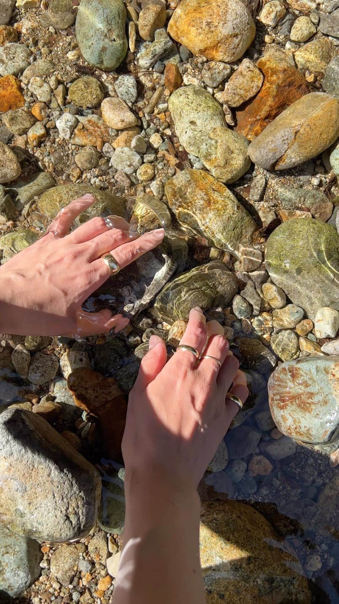 のインスタグラム：「Shihara Oval Rings in the wilderness.   #shihara」