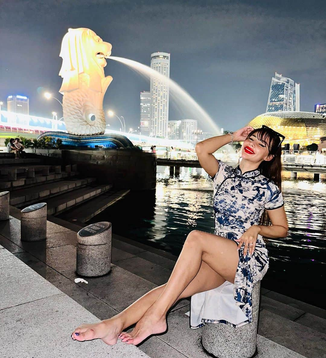 April Imanさんのインスタグラム写真 - (April ImanInstagram)「Been a long time since I’ve been back to my home country. I never realized that I love it so much here!😍🤩❤️‍🔥 I grew up abroad, but I might come back to live here in the future!🥰 Singapore, you’re really awesome!🫶 . . . . #apriliman #yogadaily #yogagirl #traininghard #gymeveryday #workouteveryday #summertime #summervibes #summerstyle #summeroutfit #summernight #rooftopbar #ootdfashion #fashionblogger #modellife #modeling #feminine #womanstyle #singaporelife #singaporean #singaporegirl #merlion #worldtraveler #globetrotter」9月14日 19時01分 - april_iman