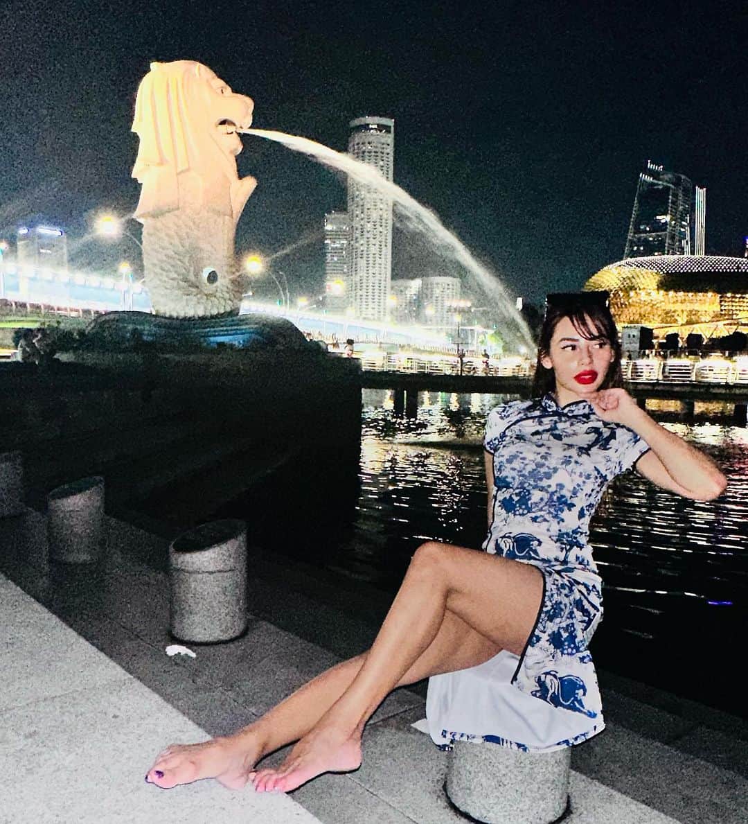 April Imanさんのインスタグラム写真 - (April ImanInstagram)「Been a long time since I’ve been back to my home country. I never realized that I love it so much here!😍🤩❤️‍🔥 I grew up abroad, but I might come back to live here in the future!🥰 Singapore, you’re really awesome!🫶 . . . . #apriliman #yogadaily #yogagirl #traininghard #gymeveryday #workouteveryday #summertime #summervibes #summerstyle #summeroutfit #summernight #rooftopbar #ootdfashion #fashionblogger #modellife #modeling #feminine #womanstyle #singaporelife #singaporean #singaporegirl #merlion #worldtraveler #globetrotter」9月14日 19時01分 - april_iman