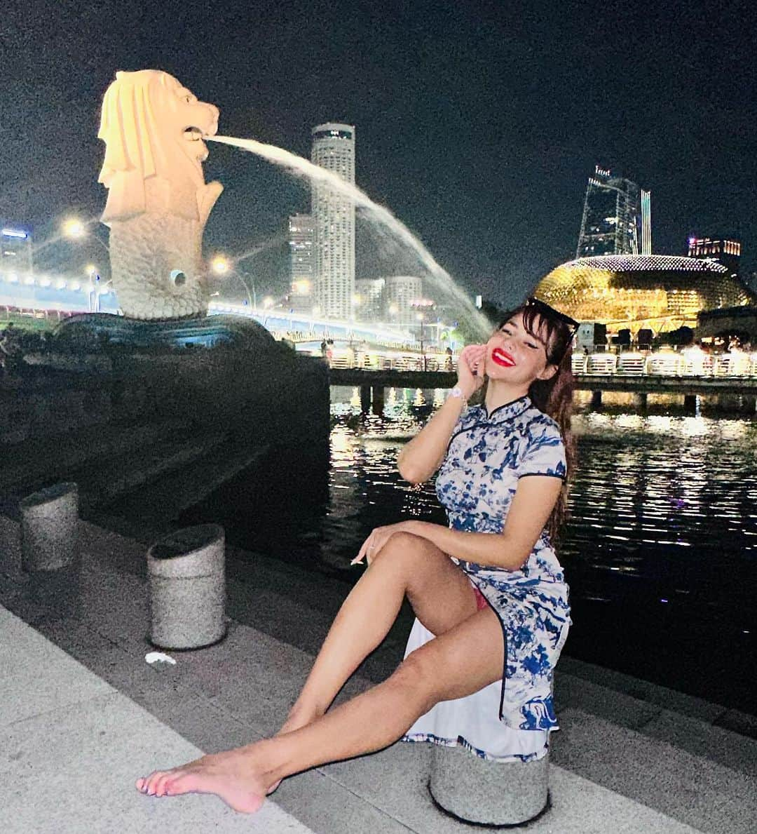 April Imanさんのインスタグラム写真 - (April ImanInstagram)「Been a long time since I’ve been back to my home country. I never realized that I love it so much here!😍🤩❤️‍🔥 I grew up abroad, but I might come back to live here in the future!🥰 Singapore, you’re really awesome!🫶 . . . . #apriliman #yogadaily #yogagirl #traininghard #gymeveryday #workouteveryday #summertime #summervibes #summerstyle #summeroutfit #summernight #rooftopbar #ootdfashion #fashionblogger #modellife #modeling #feminine #womanstyle #singaporelife #singaporean #singaporegirl #merlion #worldtraveler #globetrotter」9月14日 19時01分 - april_iman