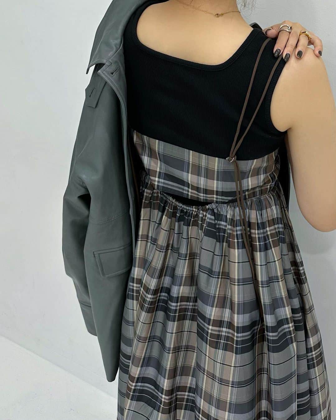 archives_officialさんのインスタグラム写真 - (archives_officialInstagram)「【LIMITED ITEM】 -シンプルだけど、大人の遊び心ある トレンドカジュアルスタイルを提案-  ⁡ ⁡✔ #otona_archives 〈オトナ×アルシーヴ〉  ⁡ ⁡ ⁡ ※LUMINE（町田、大宮店舗以外） ※博多アミュエスト、仙台エスパル ※PMbox,zozotown 各店舗のみ購入して頂けます ⁡  ⁡ ⁡  ⁡  ⁡🏷shopping︎🛒 ▶︎画像をタップしてショッピングしていただけます🛒 ※商品リンクの反映には時間がかかる場合があります。 予めご了承下さい。 ⁡ ⁡ @archives__official ⁡ ⁡  ⁡ #archives#アルシーヴ#archives__official#limited #ジャケット#ジャケットコーデ#テーラードジャケット#レザージャケット#レザー#ワンピース #ワンピースコーデ#ワンピ#キャミワンピ#キャミワンピース#レオパード#ヒョウ柄#チェック#秋服#秋コーデ#秋服#トレンドコーデ#トレンドアイテム#フェミニン#大人かわいい#カジュアルコーデ#大人カジュアル#大人カジュアルコーデ #大人コーデ #限定#限定商品」9月14日 19時16分 - archives__official