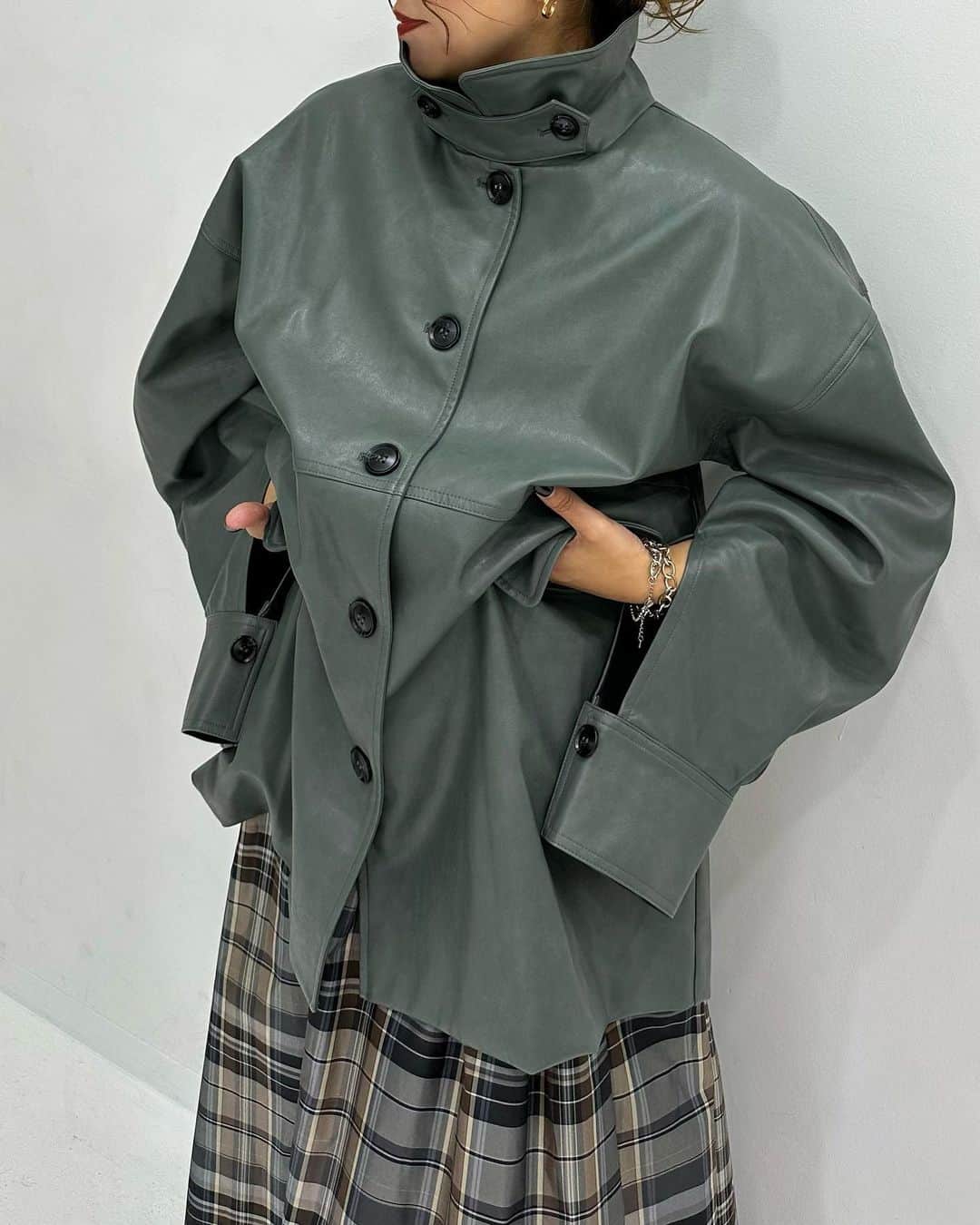 archives_officialさんのインスタグラム写真 - (archives_officialInstagram)「【LIMITED ITEM】 -シンプルだけど、大人の遊び心ある トレンドカジュアルスタイルを提案-  ⁡ ⁡✔ #otona_archives 〈オトナ×アルシーヴ〉  ⁡ ⁡ ⁡ ※LUMINE（町田、大宮店舗以外） ※博多アミュエスト、仙台エスパル ※PMbox,zozotown 各店舗のみ購入して頂けます ⁡  ⁡ ⁡  ⁡  ⁡🏷shopping︎🛒 ▶︎画像をタップしてショッピングしていただけます🛒 ※商品リンクの反映には時間がかかる場合があります。 予めご了承下さい。 ⁡ ⁡ @archives__official ⁡ ⁡  ⁡ #archives#アルシーヴ#archives__official#limited #ジャケット#ジャケットコーデ#テーラードジャケット#レザージャケット#レザー#ワンピース #ワンピースコーデ#ワンピ#キャミワンピ#キャミワンピース#レオパード#ヒョウ柄#チェック#秋服#秋コーデ#秋服#トレンドコーデ#トレンドアイテム#フェミニン#大人かわいい#カジュアルコーデ#大人カジュアル#大人カジュアルコーデ #大人コーデ #限定#限定商品」9月14日 19時16分 - archives__official