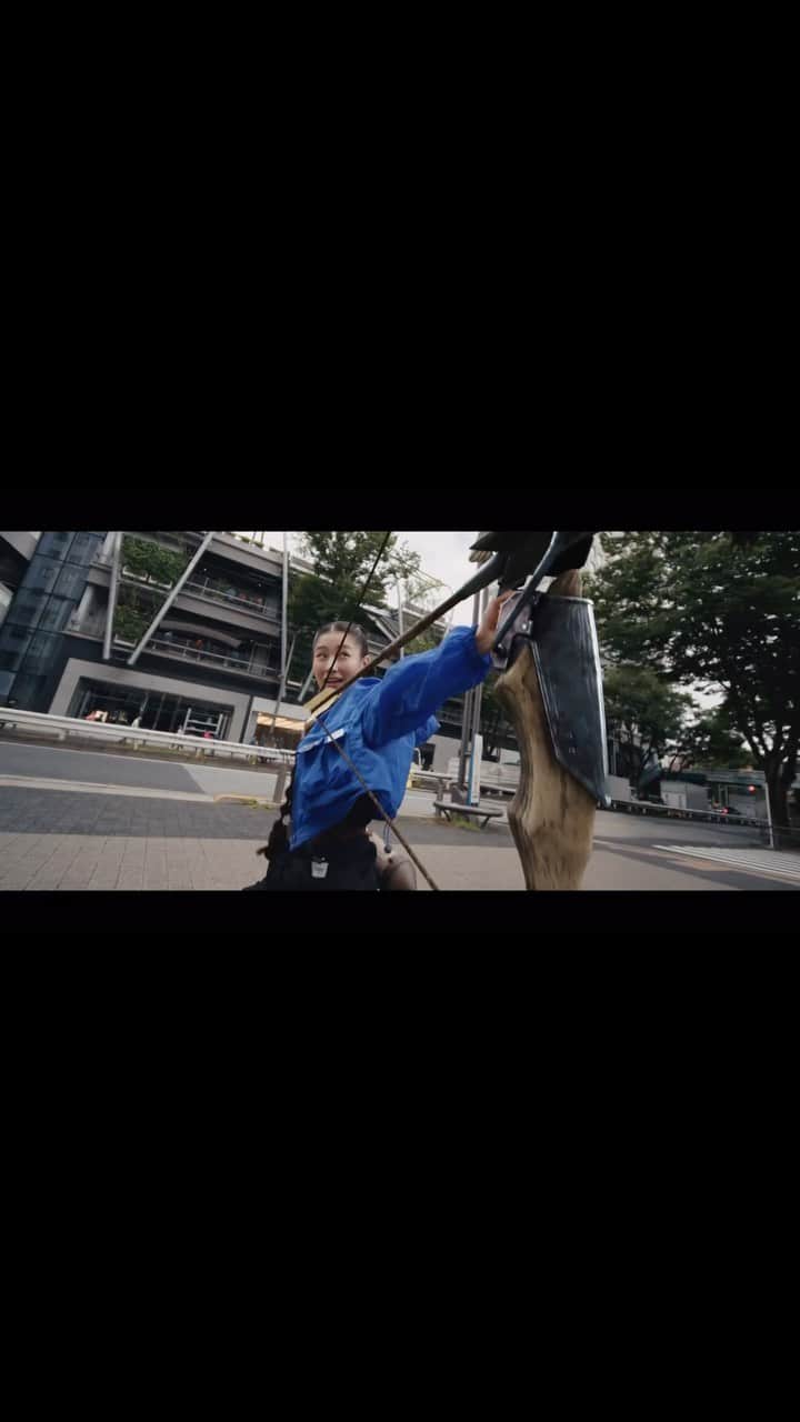 のインスタグラム：「私がCMに出演させていただいている 『モンスターハンター Now』が本日9月14日(木)に全世界で配信開始!!  突如モンスターハンターの世界が現実世界に現れる!?  街を探索し、さまざまな素材を採集して、強大なモンスターに立ち向かえ! 手強いモンスターでも近くにいるハンター達と協力し合って、今こそ狩りまくれ🔥  モンスターと一緒に写真が撮れたり!みんなで一緒に狩りにいけるのめちゃくちゃ楽しそうー!!!  #モンハンNow  #今こそ狩りまくれ  #PR」