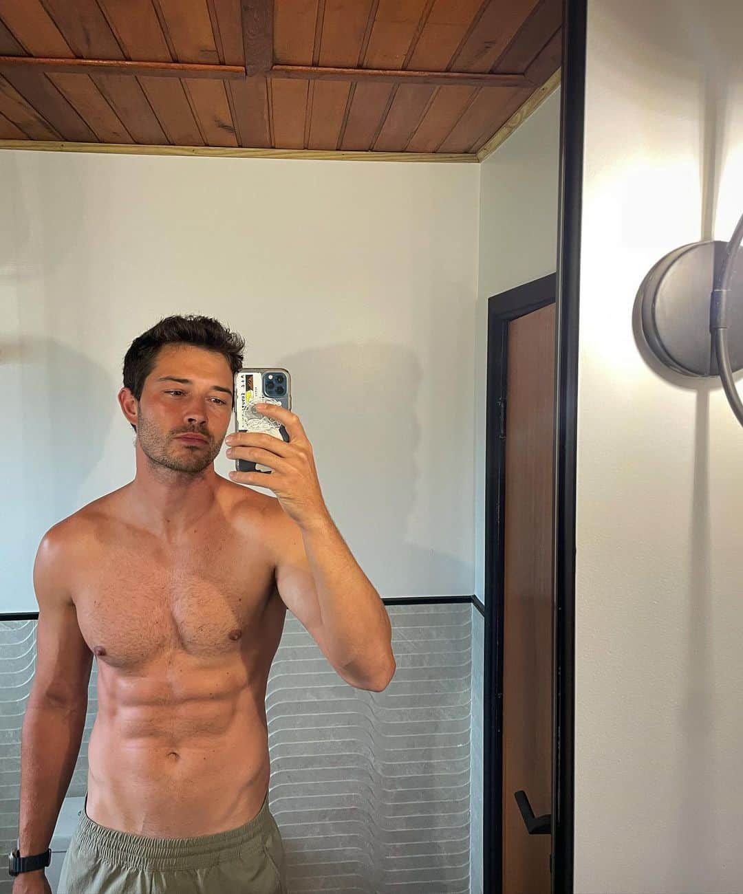 フランシスコ･ラチョースキーのインスタグラム：「🇧🇷—✈️— 🇬🇧」