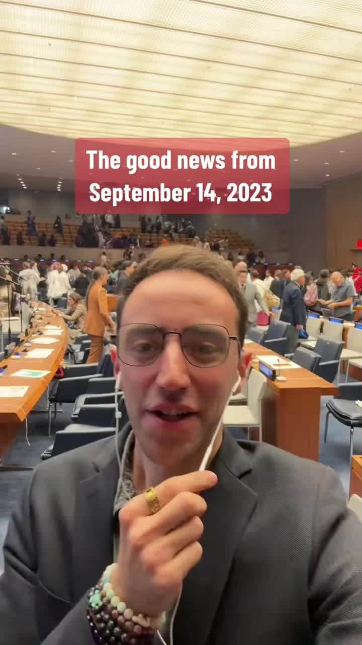 Jacob Simonのインスタグラム：「Your boy is at THE UN HEADQUARTERS today to share some very good news with you! #todaysgoodnews #september14 #dailygoodnews #peaceday #takeactionnow 🎶 Music by Tristan Arostegui & Hunter Hanson. 🤩 Featuring snaps from incredible speeches given by @saadamer @xiyebeara and @cuppymusic!」