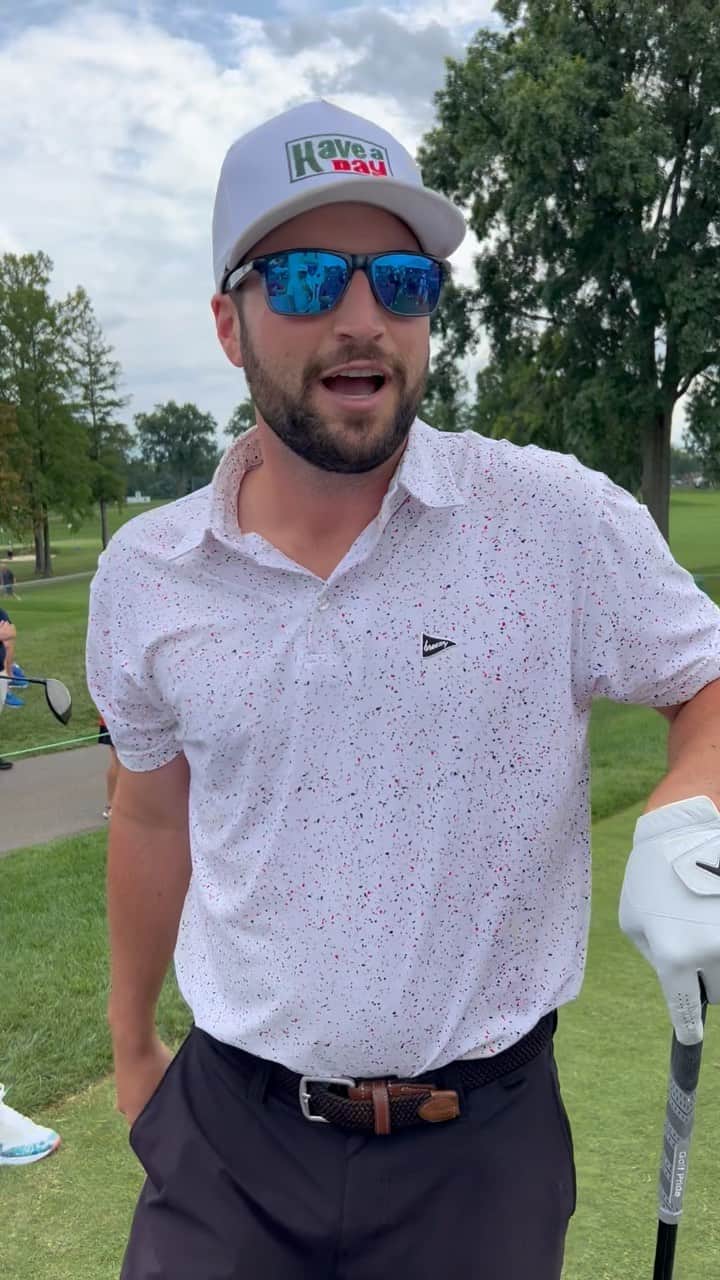 ジョン・ラームのインスタグラム：「Lotta pressure on the first tee of a pro-am. Not a problem for @brilliantlydumb 😂」
