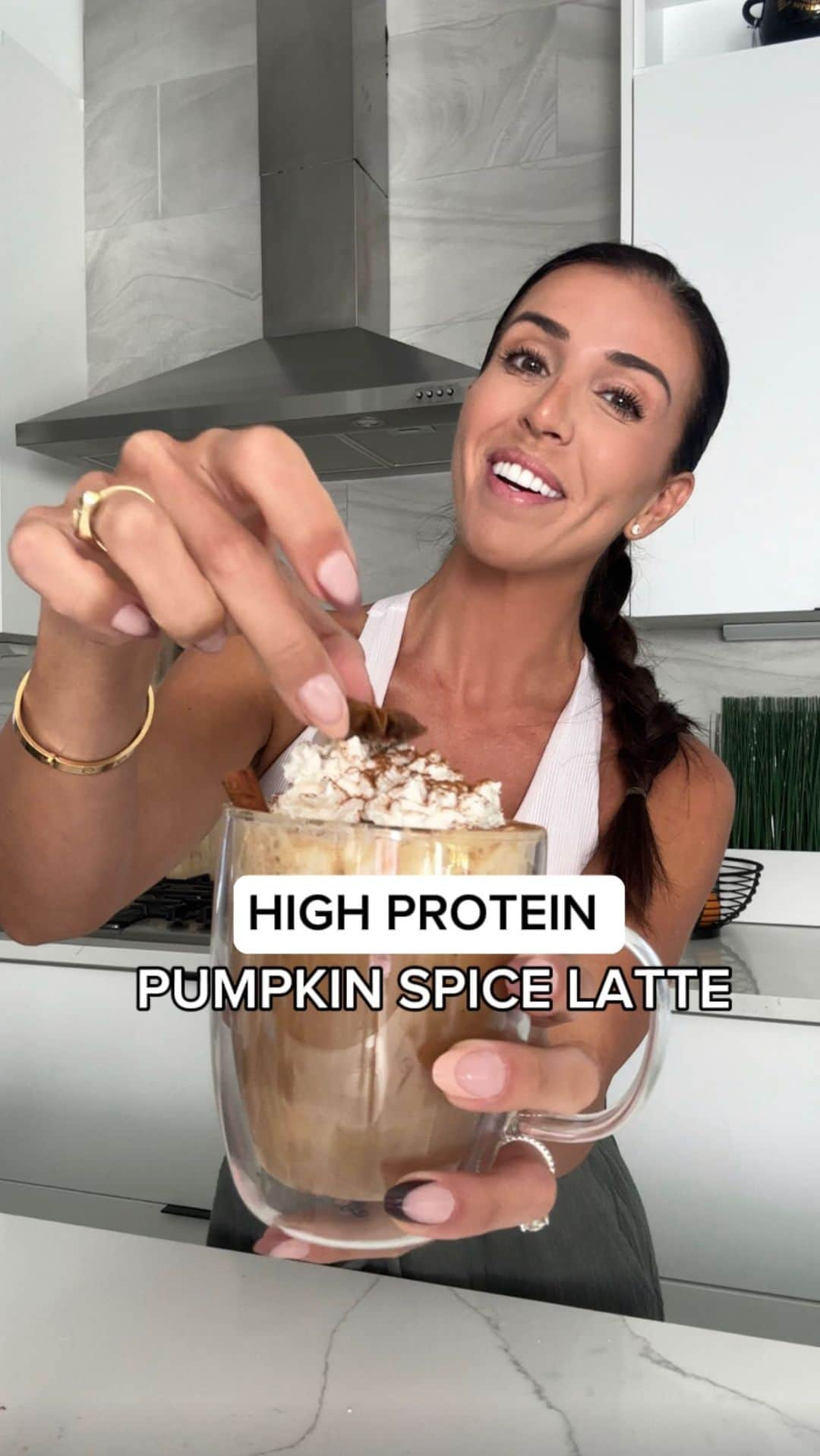 Ainsley Rodriguezのインスタグラム：「☕️ HIGH PROTEIN PUMPKIN SPICE LATTE! 🎃  . This absolutely crushes any Starbucks PSL and is soooo delicious with a fraction of the sugar and almost 20g of protein!! . 3/4 C Almond Milk 2Tbsp Pumpkin 1/2 Scoop Pumpkin Spice Latte Protein 1-2 Espresso Shots 1/2Tbsp Maple Syrup 1/2tsp Pumpkin Pie Spice 1/2tsp Vanilla Optional: Dairy Free Whipped Cream & Cinnamon . #psl #pumpkinspicelatte #iam1stphorm #proteinlattee @1stphorm」