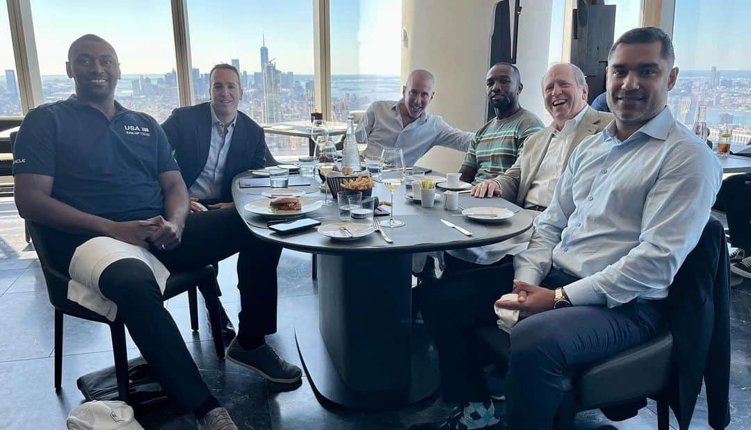 ジェイミー・ヘクターのインスタグラム：「POWER LUNCH   we SIT we EAT we BUILD  Metta World Peace Eric Price David Barrocas Jon Ladecky Farad Merali」