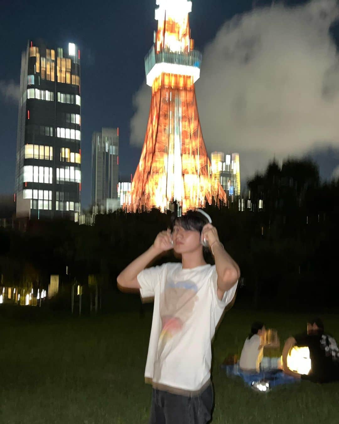 松下剛輝さんのインスタグラム写真 - (松下剛輝Instagram)「夜のピクニック新鮮で落ち着く🗼  Picnic in front of Tokyo Tower」9月14日 21時17分 - go_kkki_