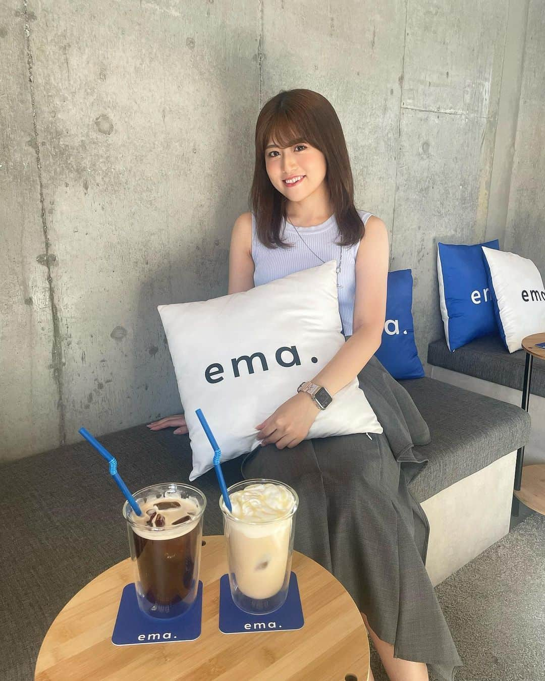 長澤佑香のインスタグラム：「⁡ ⁡ 📍ema. ⁡ 新宿西口からすぐのシーシャカフェ𓂃𖠚ᐝ シーシャなしのカフェ利用もOKでした◎ お洒落な内装で落ち着く空間♩.• ⁡ まりなちゃんと10月＆11月のイベントの 打ち合わせをしました🤭お楽しみに...❤︎ ⁡ . ⁡ 【 9月Event情報👘 】 9月24日(日)ゆかし納涼オフ会🎐 16:00〜19:00 📍新宿 ⁡ 【 9月／10月Lesson情報👠 】 9月30日(土)一般クラス 19:00〜📍新宿 10月9日(月)プロクラス 19:00〜📍新宿 10月28日(土)一般クラス 19:00〜📍新宿 ⁡ . ⁡ #新宿カフェ #東京カフェ #大人カフェ #シーシャカフェ #ema新宿」