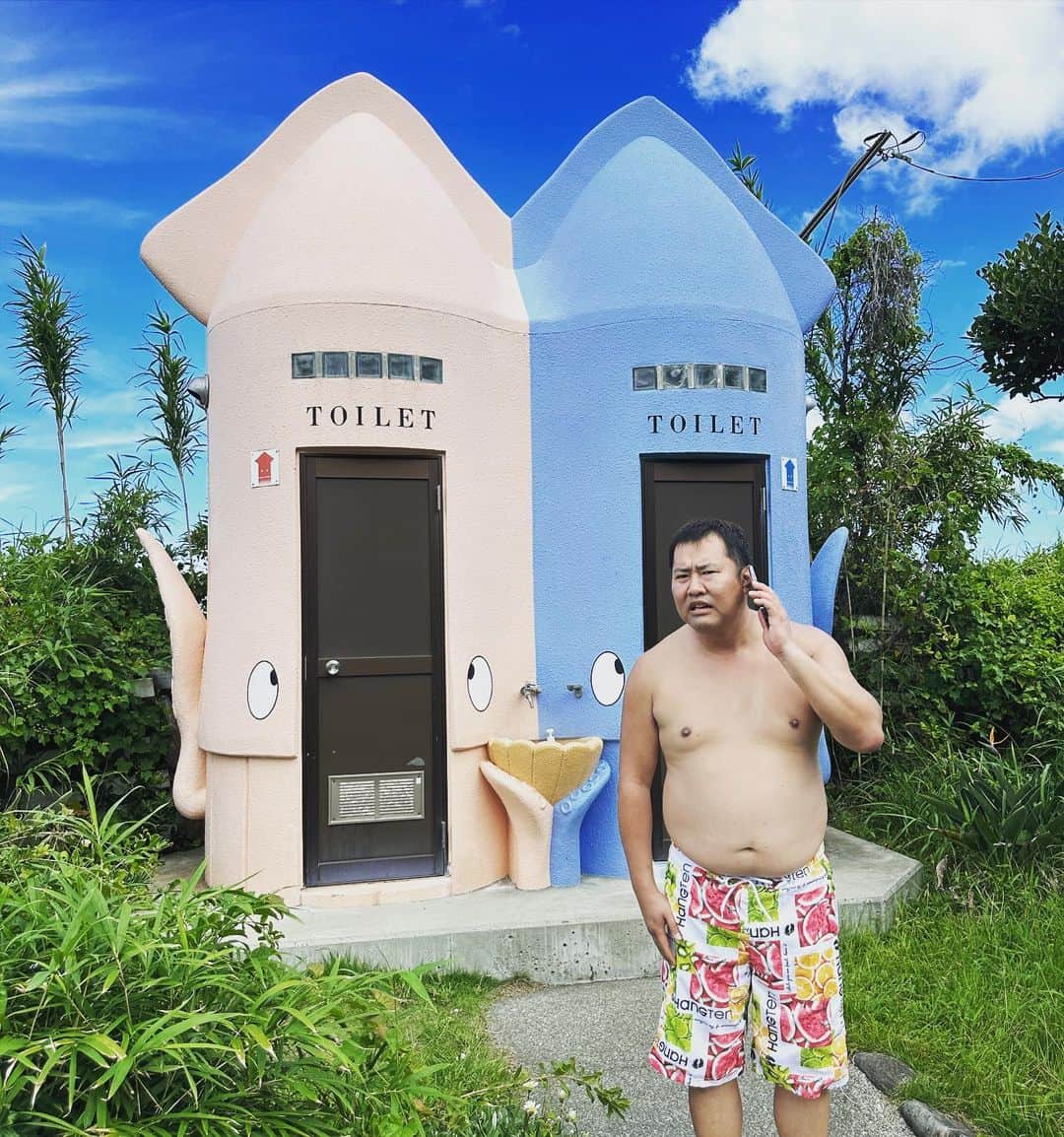 有吉弘行のインスタグラム：「トイレの安村！」