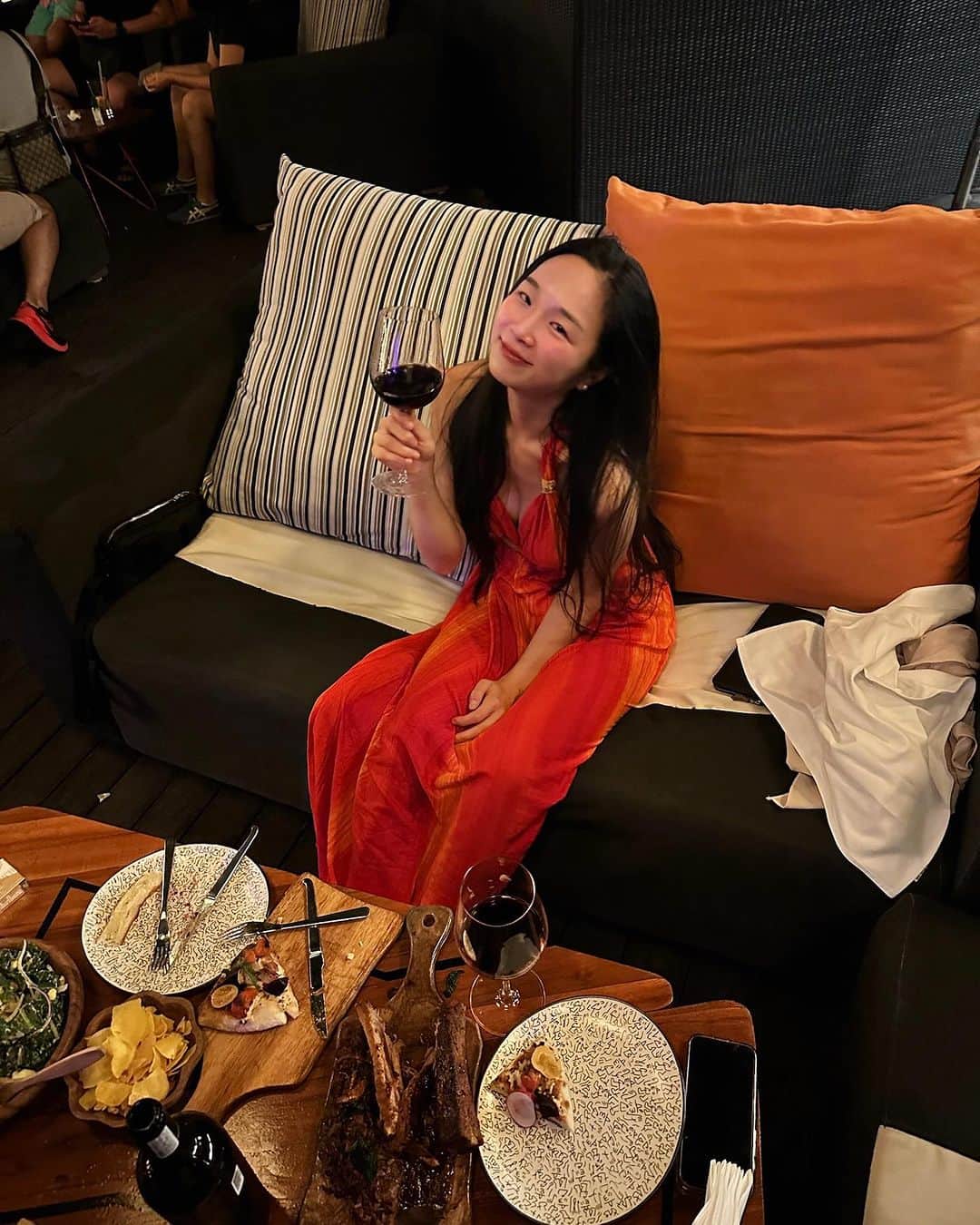 のインスタグラム：「현지옷 1탄 그리고…더보기」