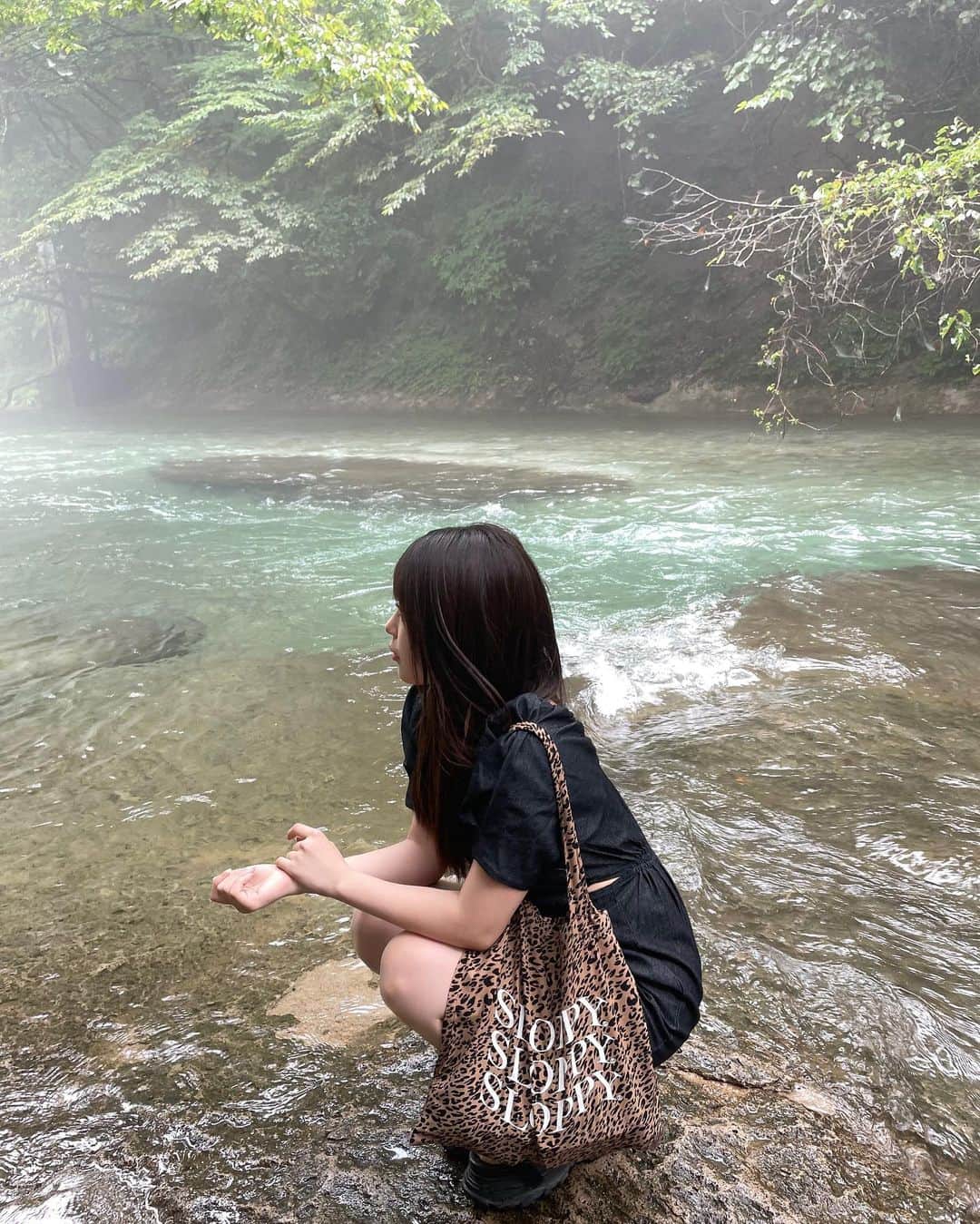 のインスタグラム：「．  こないだ自然たくさん感じてきた〜🌳 木と川溢れてて空気が美味しすぎたのと 大好きなキャンドルをオリジナルで 作れて幸せだったの🍀♡」