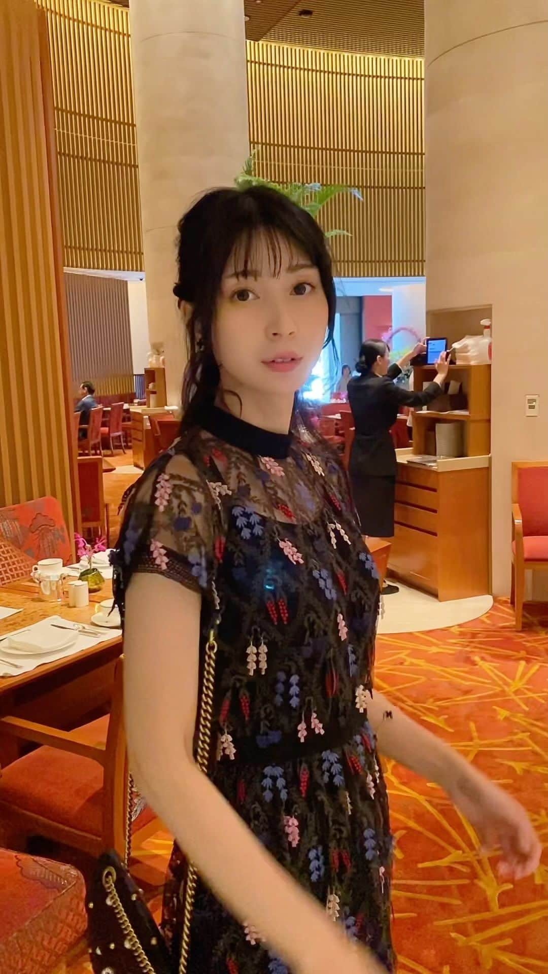 デコウトミリのインスタグラム：「お友達の結婚式に行った時の🥳💞」