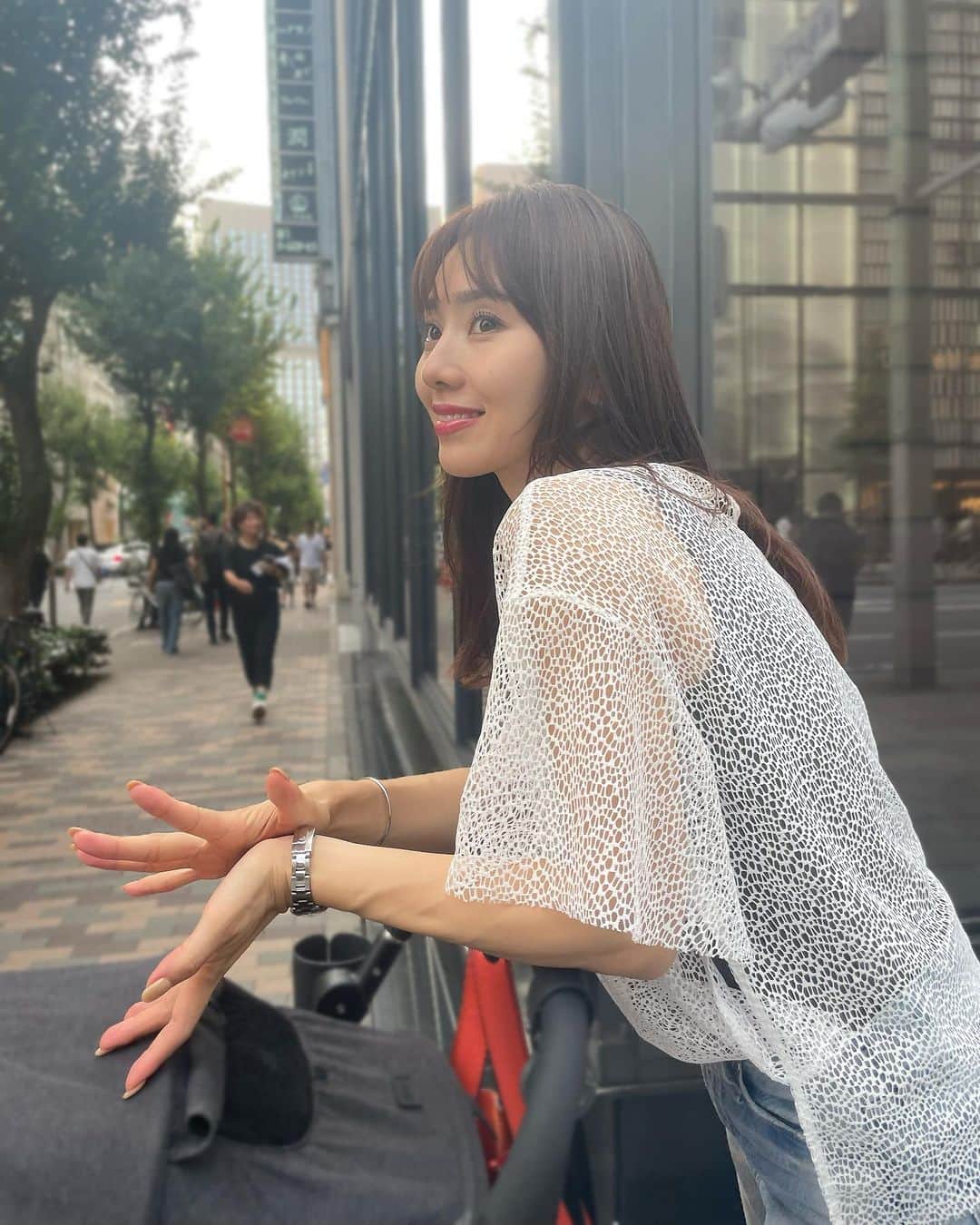 池端レイナさんのインスタグラム写真 - (池端レイナInstagram)「まだまだ暑い9月🥵 片付け始めていた夏物を引っ張り出す日々🫠 体調に気を付けてお過ごしくださいね🥺  9月的日本還這麼熱⋯收好的夏天衣服還是要找一下穿🫣 台灣的天氣如何呢？ 大家保重身體喔～～～別感冒🤒️  #momofboys #momoftwoboys #momlife #媽咪日常 #媽咪 #男の子ママ #兄弟ママ」9月14日 21時26分 - leinaikehata