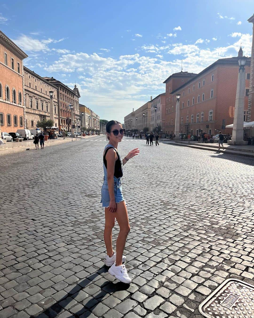 小野真琳のインスタグラム：「Roaming around Rome 🇮🇹  #vatican #trevifountain」