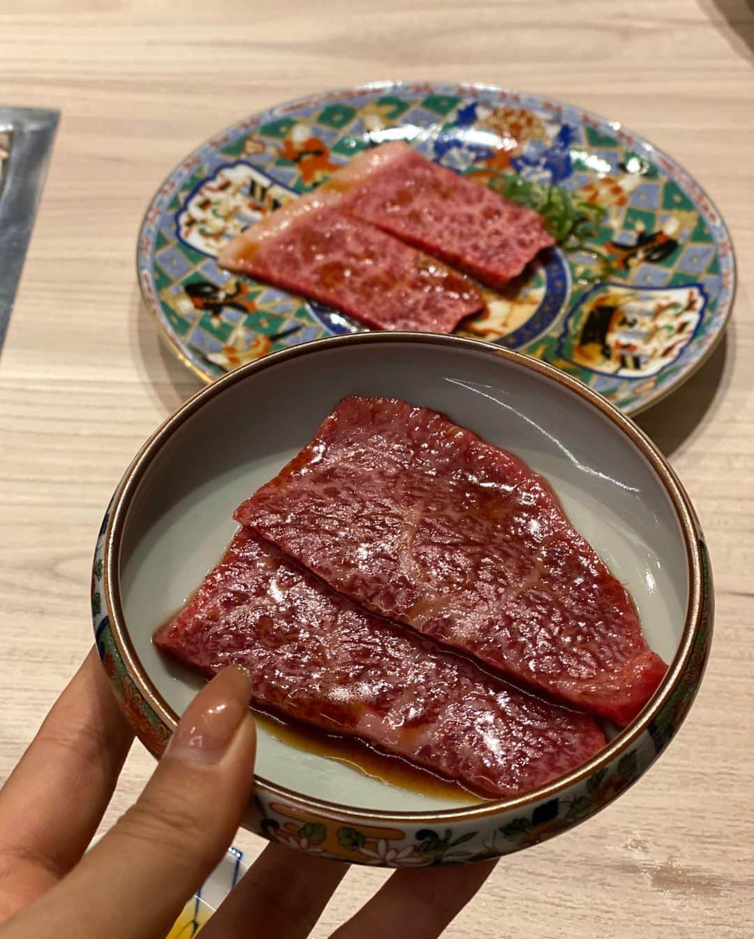 前川由希子さんのインスタグラム写真 - (前川由希子Instagram)「推しである大ちゃんの系列店 【神戸焼肉かんてき春吉店】が 本日（9月14日）オープン㊗️ @kobe_yakiniku_kantekifukuoka   初日から満席です。 さすが！  お肉はもちろん但馬牛。 今日は8,800円のコースにしたよ。  お肉の質、カット、一品料理の味、 間違いない！ お店も明るくて広くて、清潔感があっていい。 お通しがサラダでお代わりできるのも嬉しいな🥹  またいいお店が増えました♡  【神戸焼肉かんてき春吉店】 福岡市中央区春吉3-16-41  RAGAZZA春吉 2F-E 092-707-2629 17:00〜1:00  @kobe_yakiniku_kantekifukuoka  #神戸焼肉かんてき  #神戸焼肉かんてき春吉店　 #福岡グルメ  #福岡焼肉  #春吉グルメ  #春吉焼肉  #但馬牛  #但馬牛焼肉  #福岡ニューオープン  #福岡ニューオープン情報  @yakiniku_horumon_daichan の系列店です」9月14日 21時29分 - maekawa.yukiko