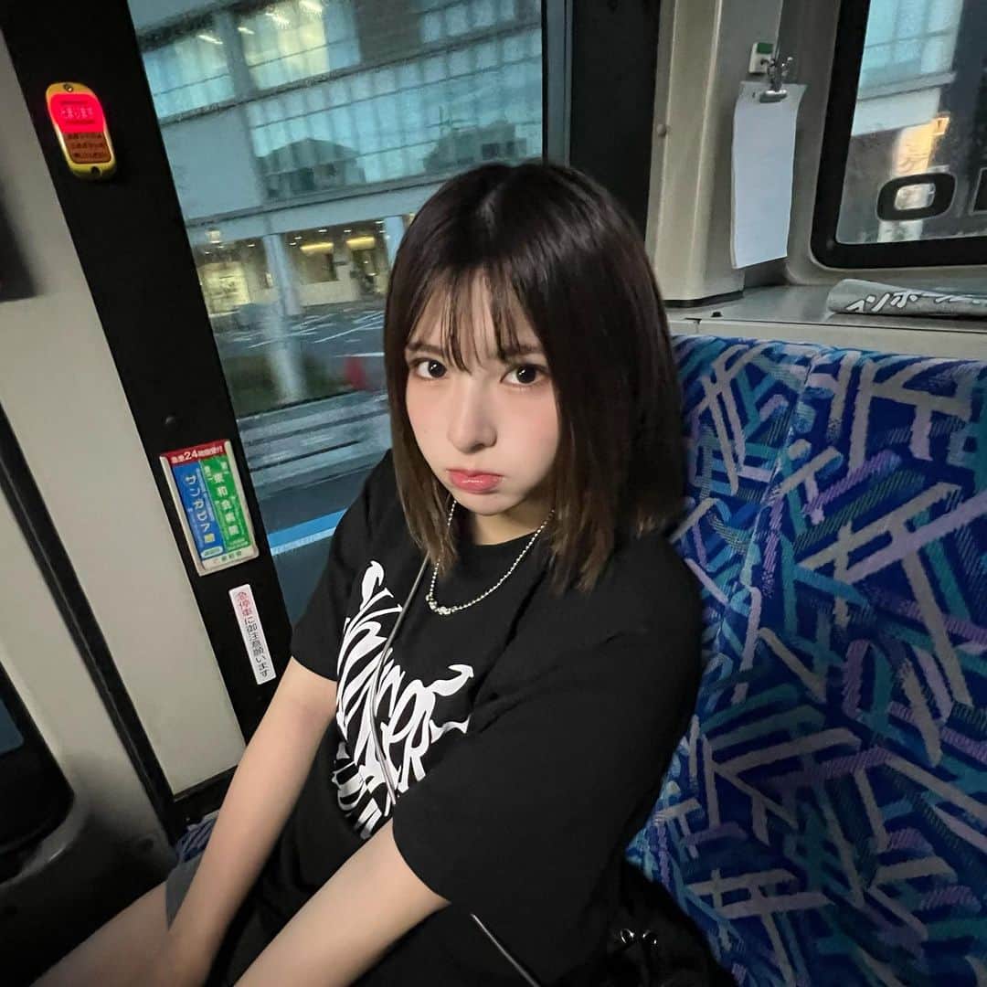 のインスタグラム：「🩵❕ みんなこれでかっこよくなってくれたら嬉しいな〜〜👦🏻🫶🏻  特別に大手のサロンさんが 豪華な特典を用意してくれました👀✨  今月は脱毛だけじゃなくメンズスキンケアもついてくるよ😮  やっぱり清潔感って大事だし男の人は脱毛すると 爽やかになるからこれでイメチェンしてカッコよくなってください✌🏻  メンズミュゼの夏最後のセール✨ ーーーーーーーーーーーーー ・ヒゲ脱毛×2回 ・全身脱毛×2回 ・メンズスキンケア×1回  普通に受けると14万円以上の内容が ↓↓↓↓↓ 追加料金なしの 50円だけで受けられます🫶 ーーーーーーーーーーーーー 9月21日までに私のハイライト(@ssakura0212)の限定リンクから無料カウンセリングを予約すれば50円だけだよ！  たくさんのフォロワーさんに気軽に脱毛をして欲しくてこのキャンペーンやってるので 他キャンペーンの契約とかは一切ありません！ いま予約すれば本当に50円だけで通えちゃうよ🤩  予約枠は早い者勝ちなのでフォロワーさんは急いでください💫  #sponsored」