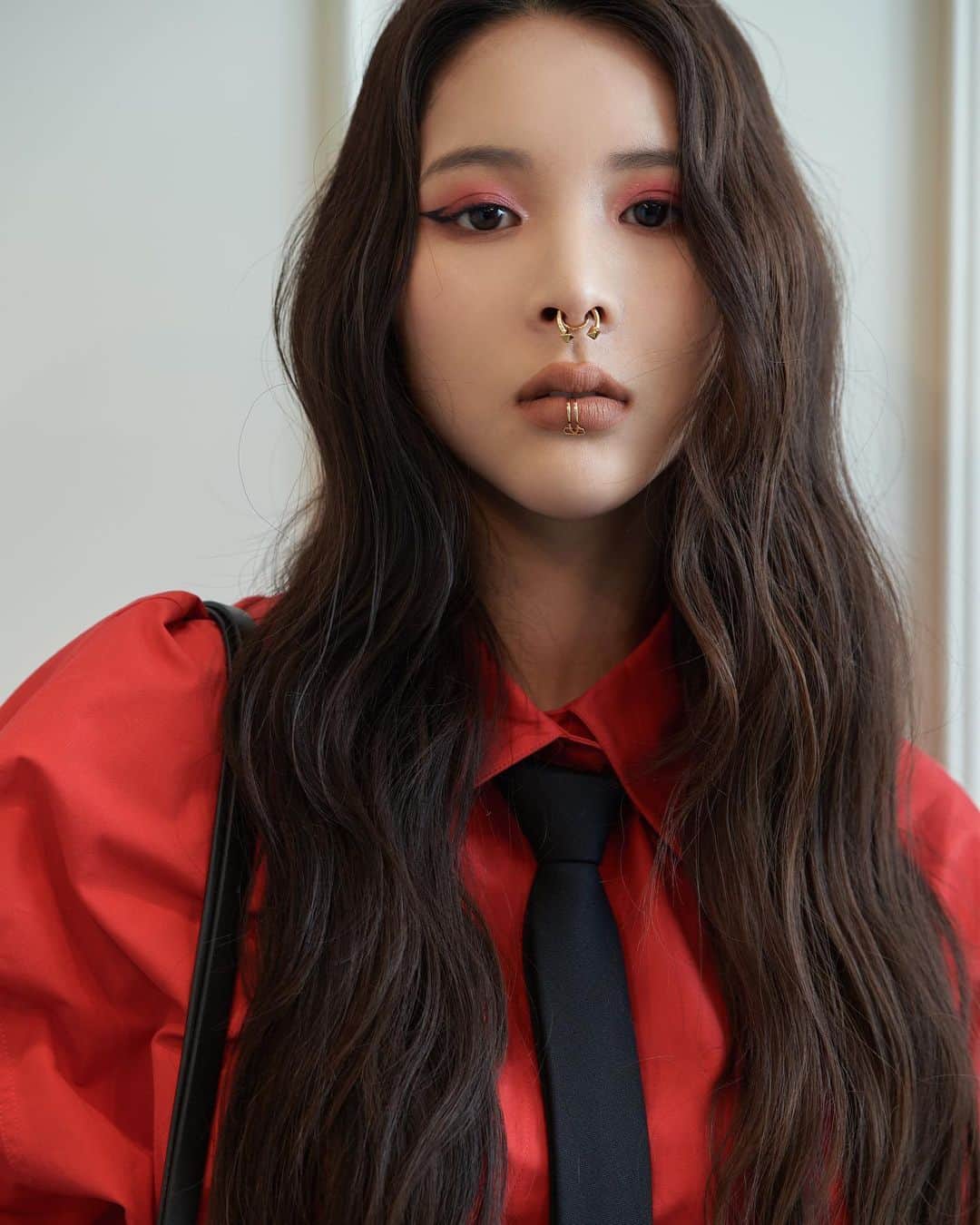 ミチさんのインスタグラム写真 - (ミチInstagram)「ヴァレンティノは2023-24年秋冬コレクション「ブラックタイ」の発売にあわせ、銀座店でプロのカメラマンによるキャンペーンビジュアルの撮影を体験できるサービスを9/21（木）まで実施中。撮影したビジュアルをその場でプリントするサービスも❤️ ヴァレンティノLINE公式アカウントではブランドロゴのデジタルフォトフレームを提供中🎱お気に入りの写真と組み合わせて、広告キャンペーンを再現したかのような特別なビジュアルが作成できます❤️ #ValentinoBlackTie #ValenTie  #PR  @MaisonValentino」9月14日 21時49分 - mi0306chi