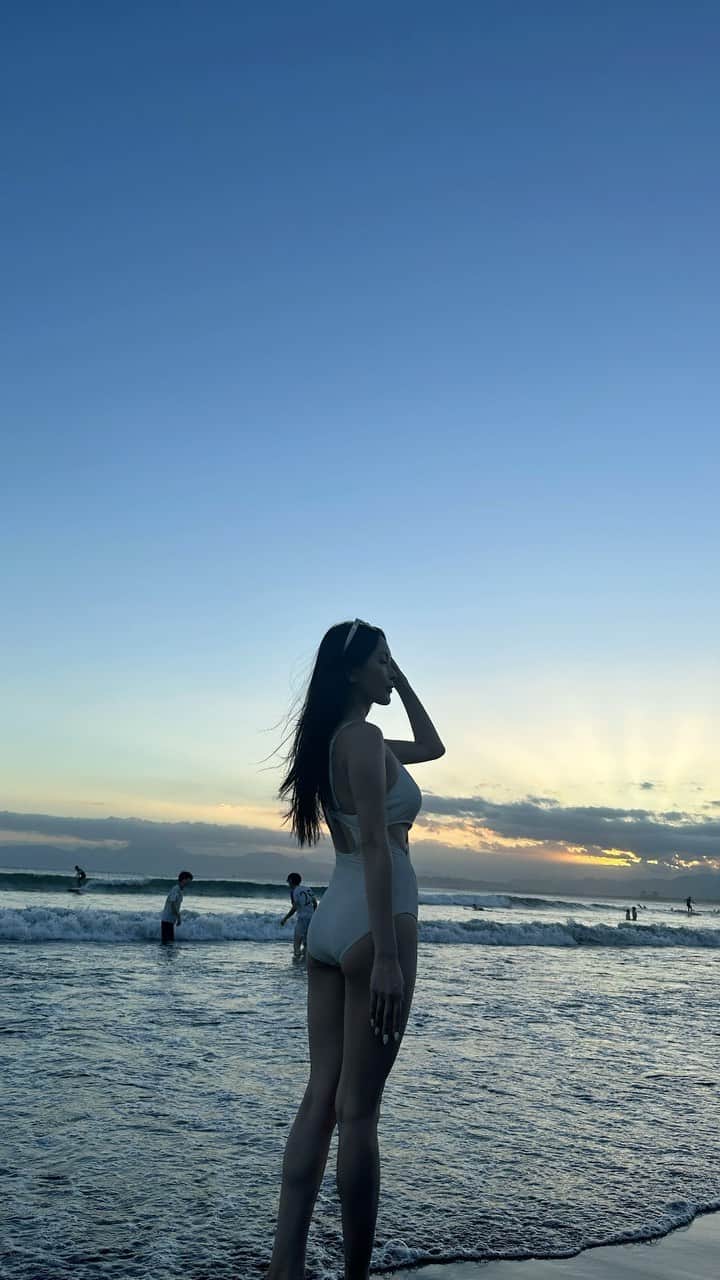 福江菜々華のインスタグラム：「夏終わっちゃうねえ😢 . . 動画の編集センスが皆無😞笑 . #海#夏の思い出  #ビキニ#ビキニ女子 #水着#水着女子 #水着姿  #グラビア #グラビア自撮り部」