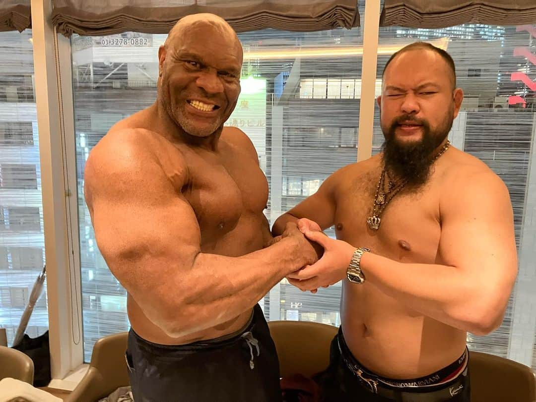 岡倫之さんのインスタグラム写真 - (岡倫之Instagram)「I had dinner with Bob Sapp. Do you think it's suitable for United Empire?  #ボブサップ と高級ステーキ店 #ウルフギャングステーキテッパン 銀座店で会食🥩  元・IWGPヘビー級チャンピオンのサップが帝国民入りしたら………  この話はユナイテッドエンパイア入場曲「帝国武闘曲」作曲者の @kojinw8 出演回の #王宮生活ラジオ で聞かせてやる👑    #ウルフギャング #銀座ディナー  #WolfgangsSteakhouse」9月14日 21時43分 - great_o_khan