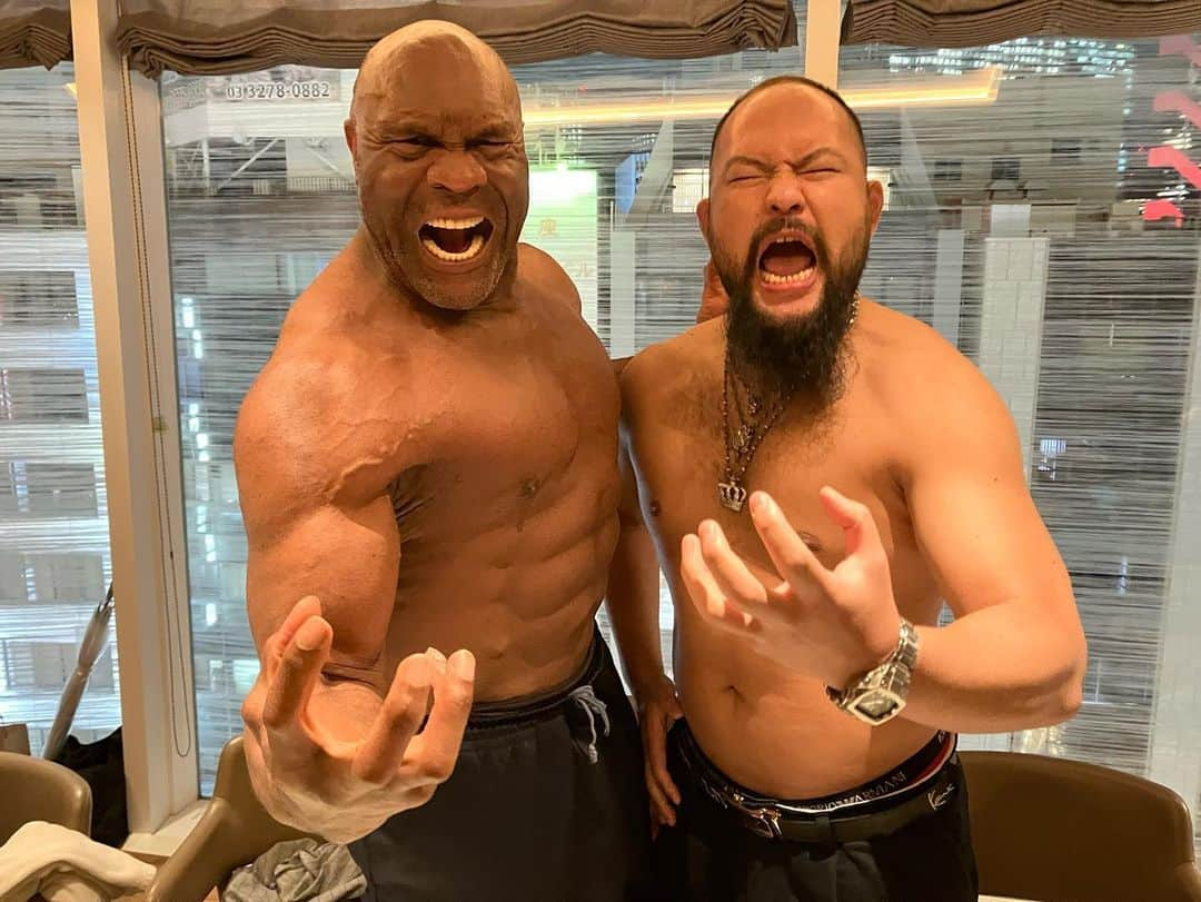 岡倫之さんのインスタグラム写真 - (岡倫之Instagram)「I had dinner with Bob Sapp. Do you think it's suitable for United Empire?  #ボブサップ と高級ステーキ店 #ウルフギャングステーキテッパン 銀座店で会食🥩  元・IWGPヘビー級チャンピオンのサップが帝国民入りしたら………  この話はユナイテッドエンパイア入場曲「帝国武闘曲」作曲者の @kojinw8 出演回の #王宮生活ラジオ で聞かせてやる👑    #ウルフギャング #銀座ディナー  #WolfgangsSteakhouse」9月14日 21時43分 - great_o_khan