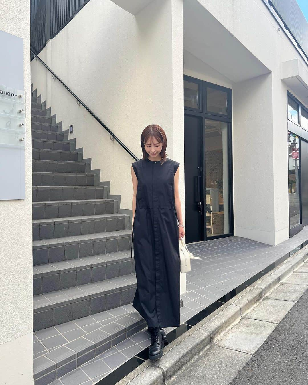 山内遥さんのインスタグラム写真 - (山内遥Instagram)「.  秋になると出番の増えるこのブーツ🐈‍⬛🖤 まだ早いかな〜と思いつつお仕事の衣装に合わせて しれっと足元だけ秋解禁しました〜🍂♡ .」9月14日 21時45分 - haruka__yamauchi