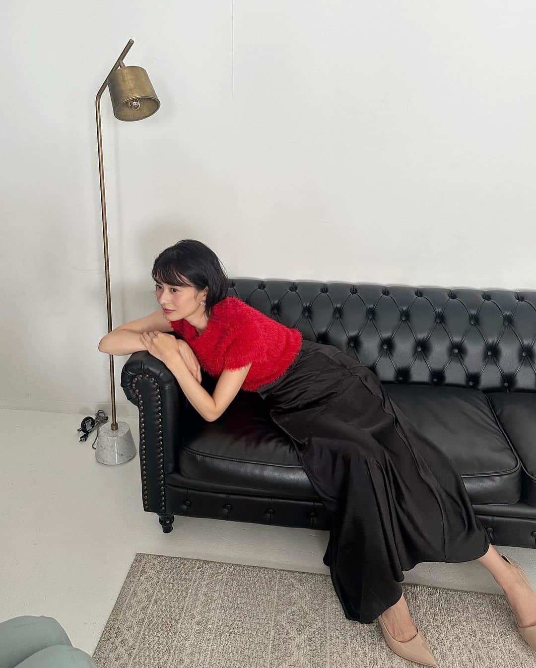 高見侑里さんのインスタグラム写真 - (高見侑里Instagram)「◡̈♥︎ こちらは赤×黒バージョン❤️🖤  皆様はどちらの方がお好きですか☺️ ⁡ #セントフォース * トップス＆スカート…#AMBIENT #ambient_official」9月14日 21時46分 - yuri_takami_official